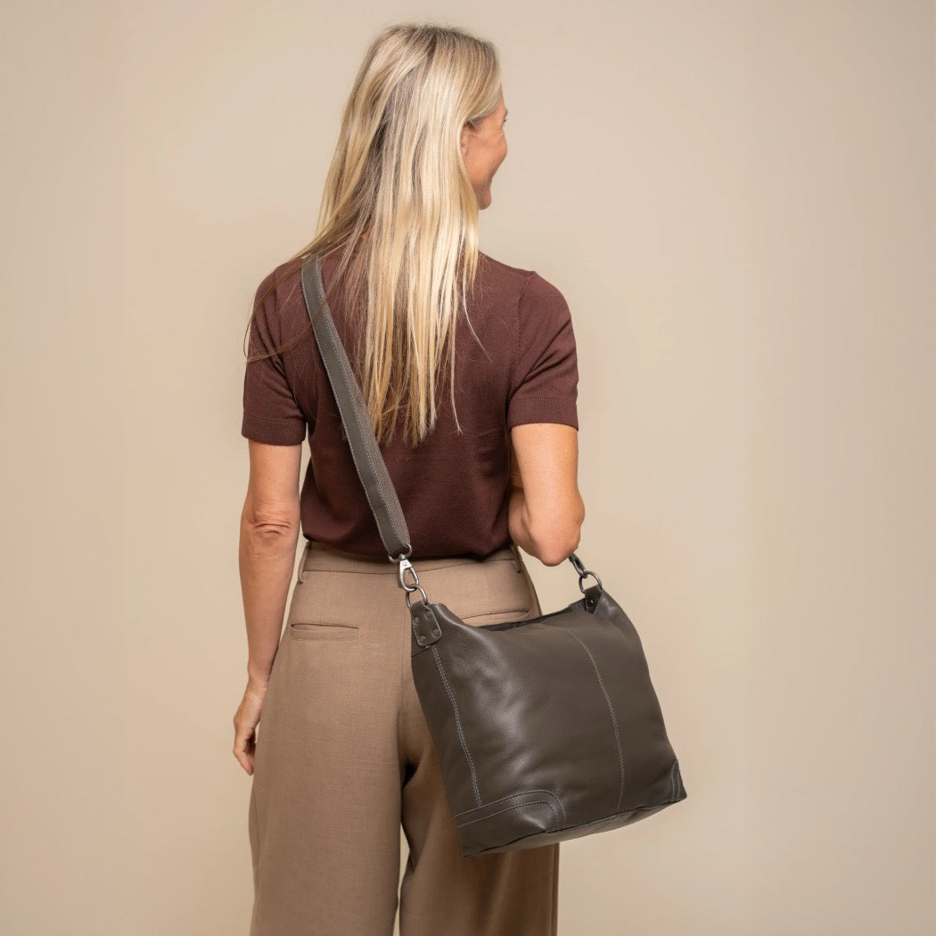 Leder Schultertasche Lehmgrau Astero