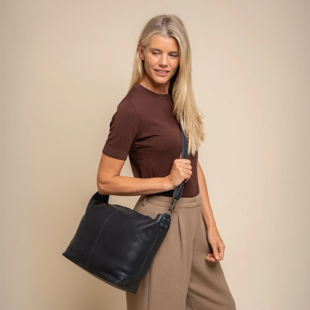 Sac Porté Épaule en Cuir Bleu Marine Astero