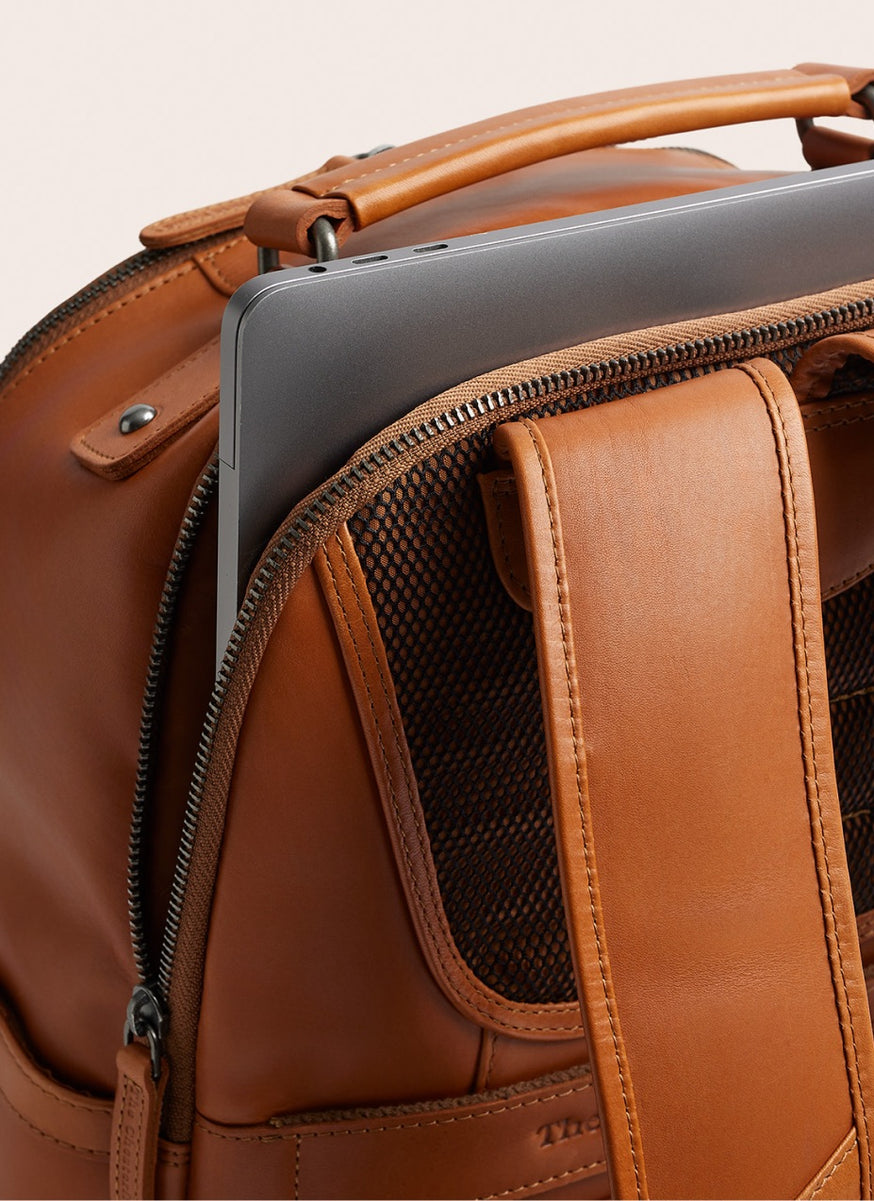 Reinforced 15" laptop compartment