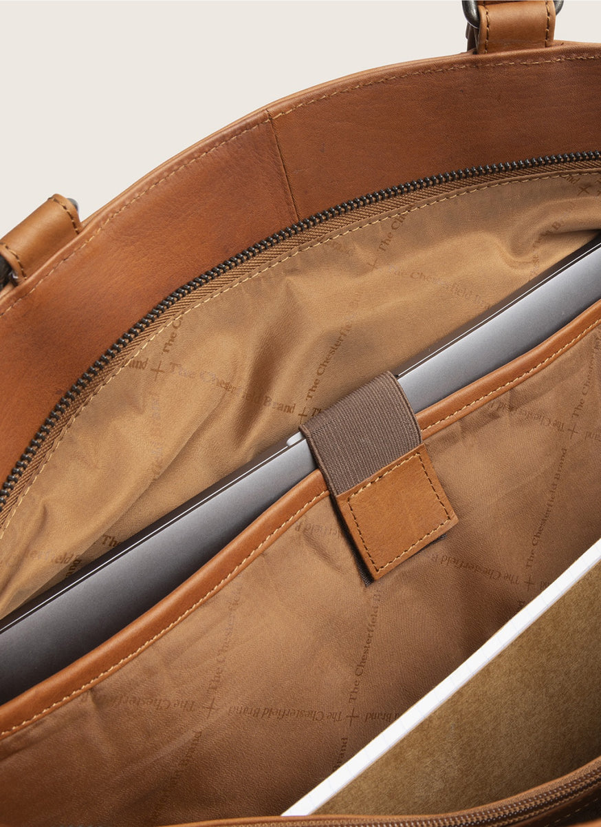 Reinforced 15" laptop compartment