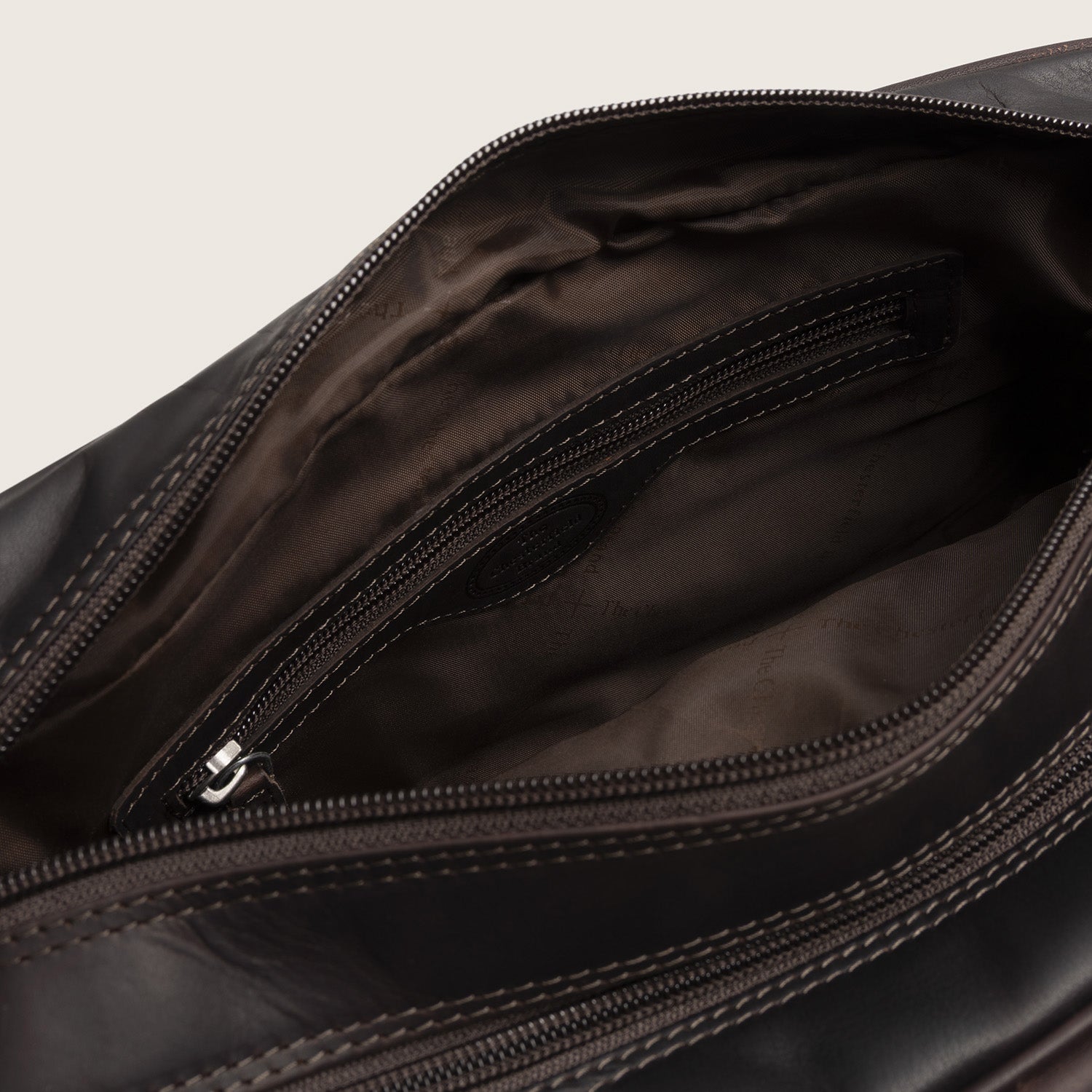 Leder Kulturtasche Braun Stefan, Innenansicht mit Reißverschlussfach