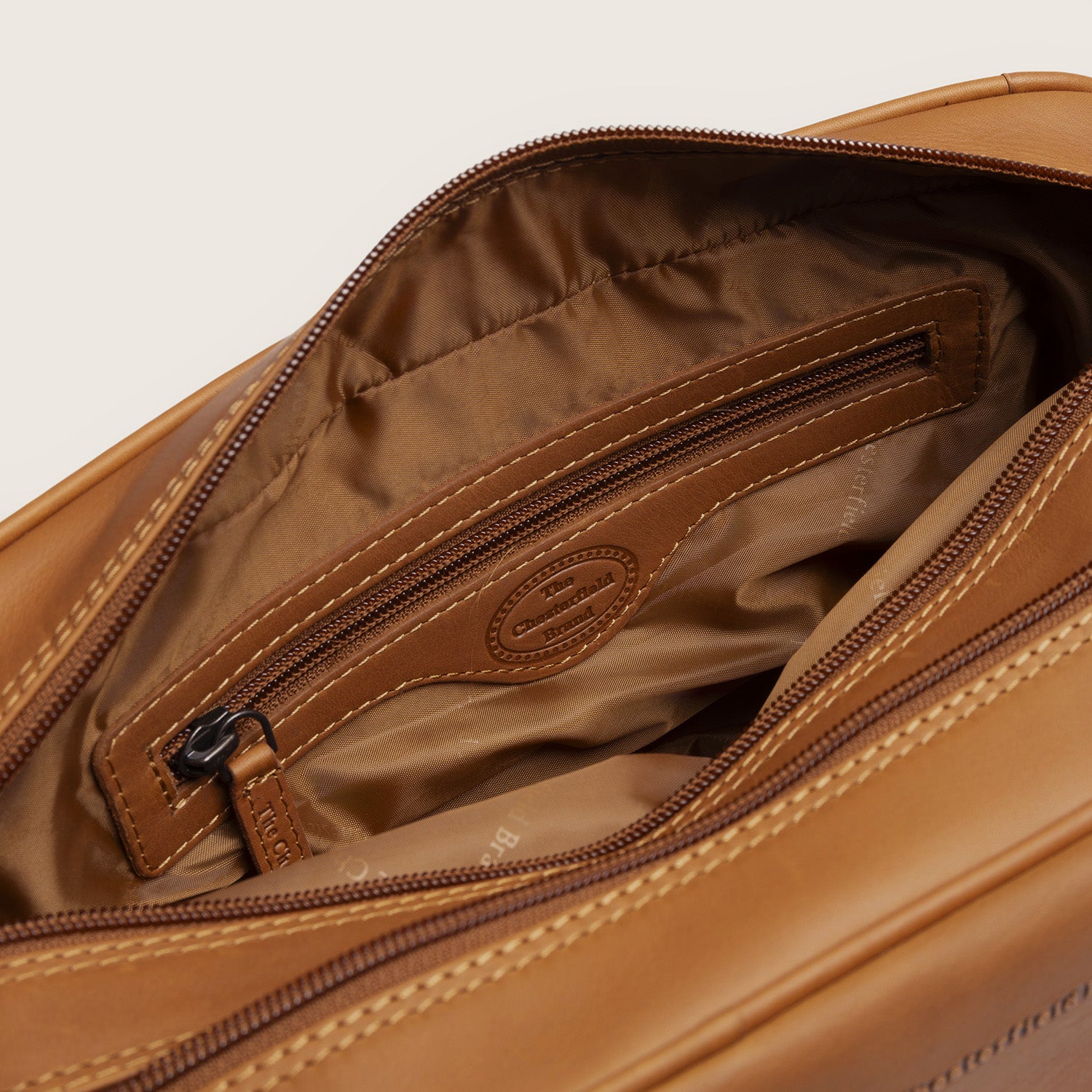 Leren Toilettas Cognac Stefan, binnenkant met ritsvak