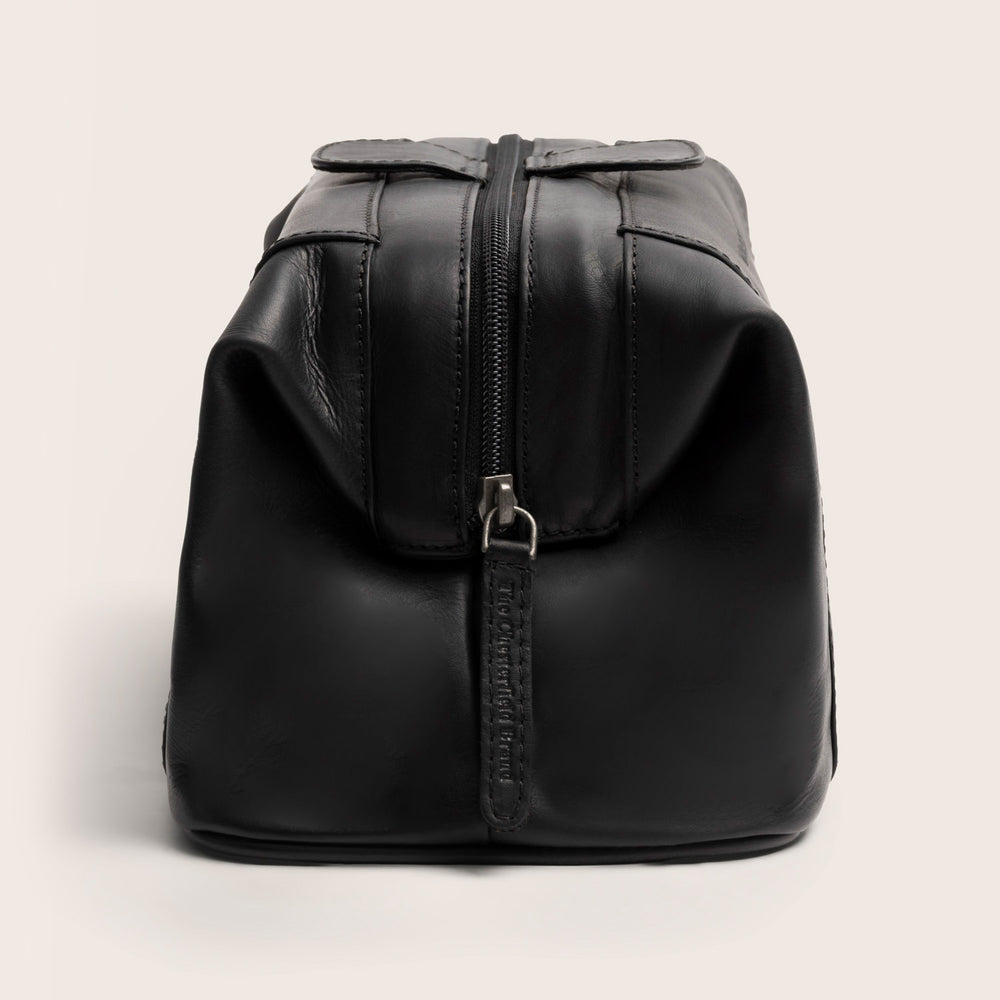 Trousse de Toilette en Cuir Noir Vince, vue de côté