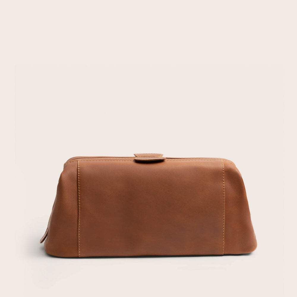 Trousse de Toilette en Cuir Cognac Vince, vue de dos
