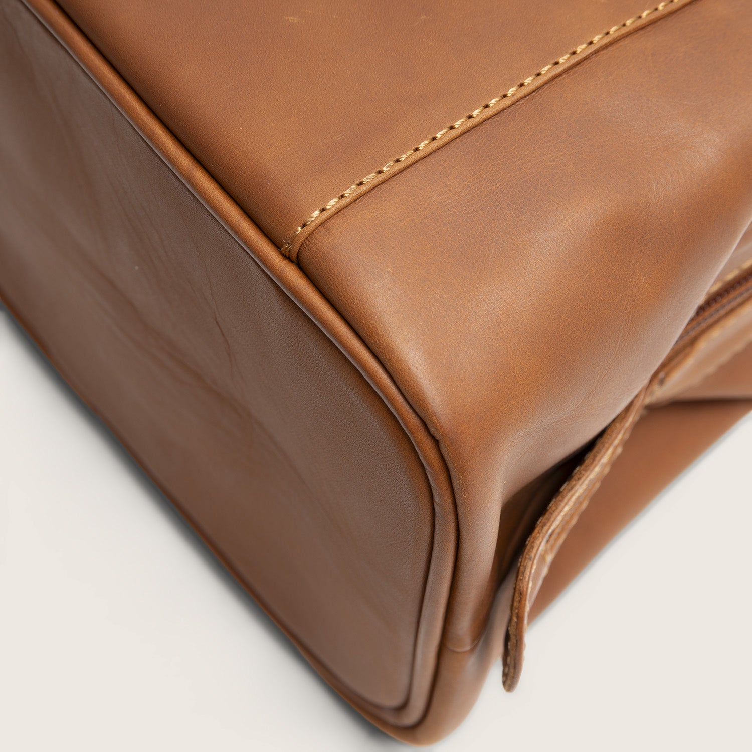 Leren Toilettas Cognac Vince, close-up van het leer