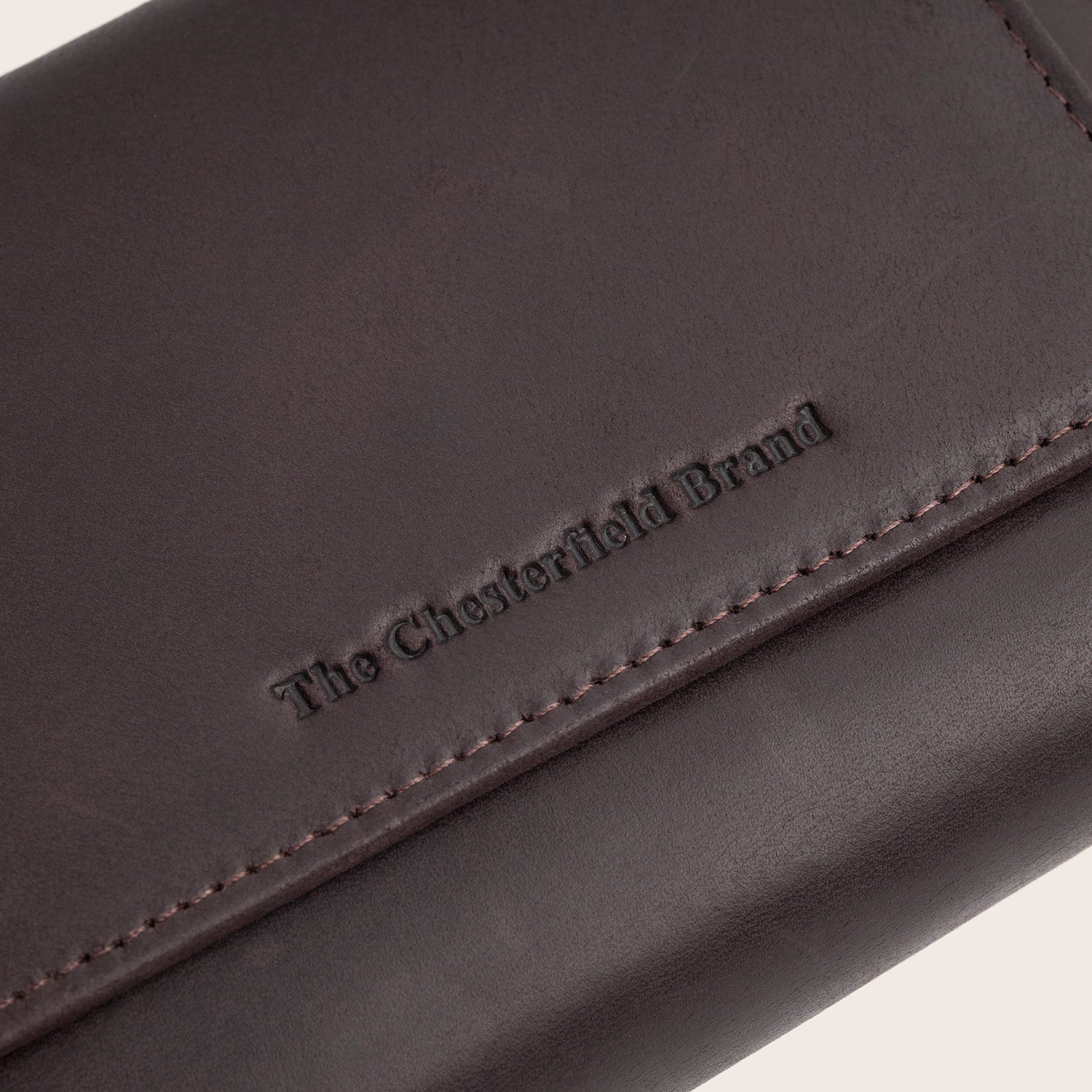 Leather Wallet Brown Ascot, close-up of the embossed logo 'The Chesterfield Brand'