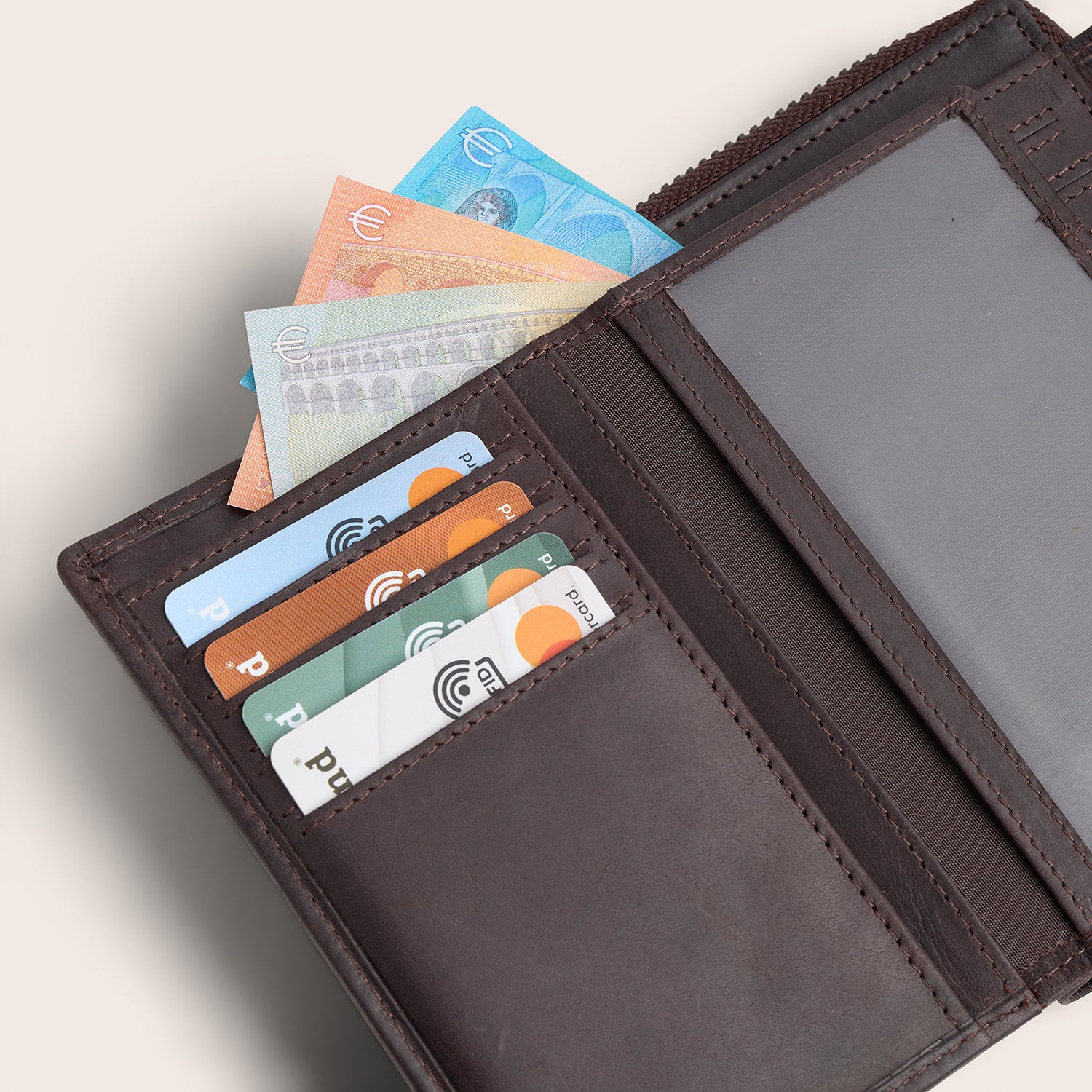 Leather Wallet Brown Ascot, with cards and banknotes