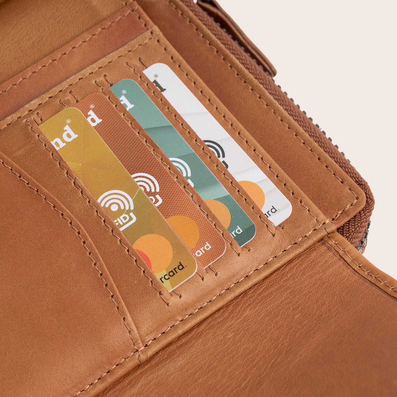 Leren Portemonnee Cognac Ascot, close-up van de pasjesvakken