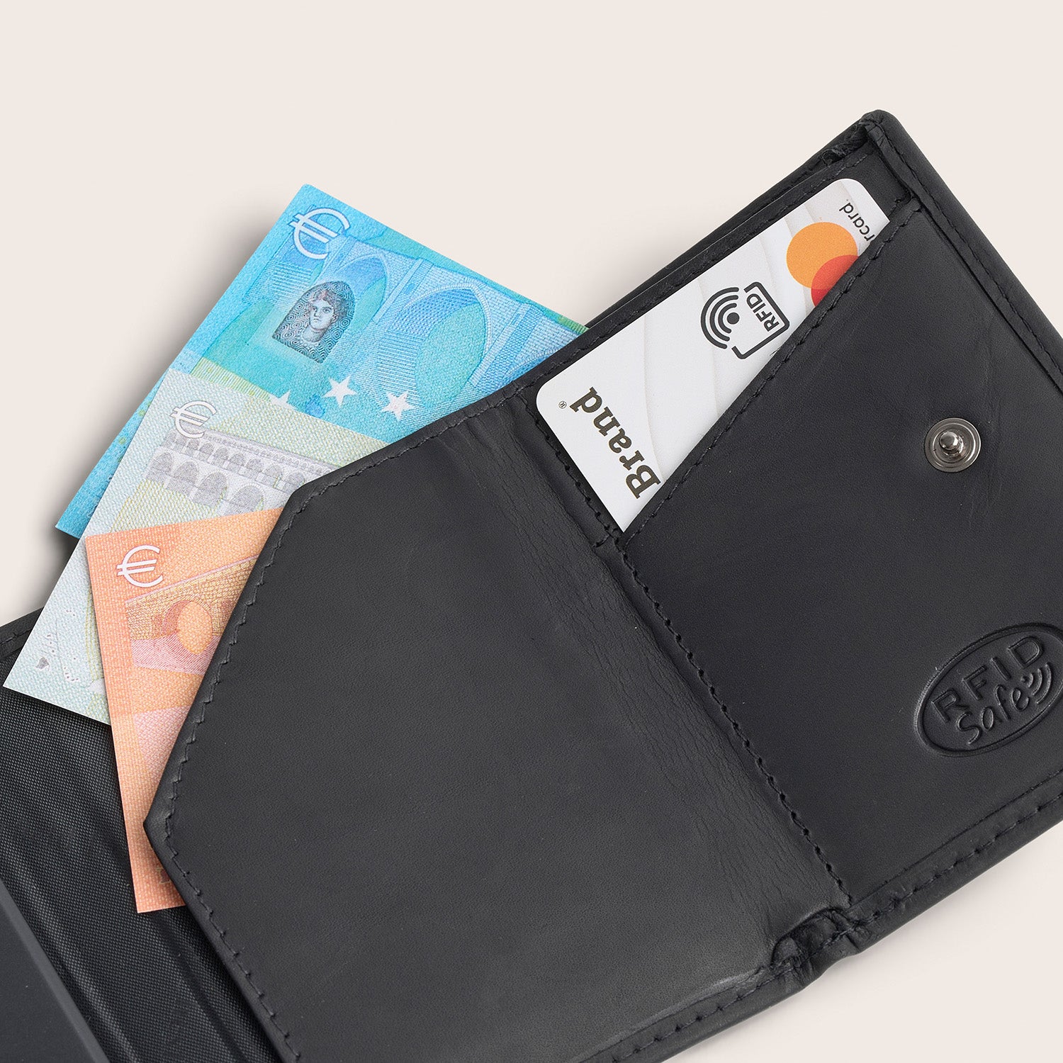 Porte-cartes en Cuir Noir Lancaster, vue intérieure, gros plan avec carte et billets