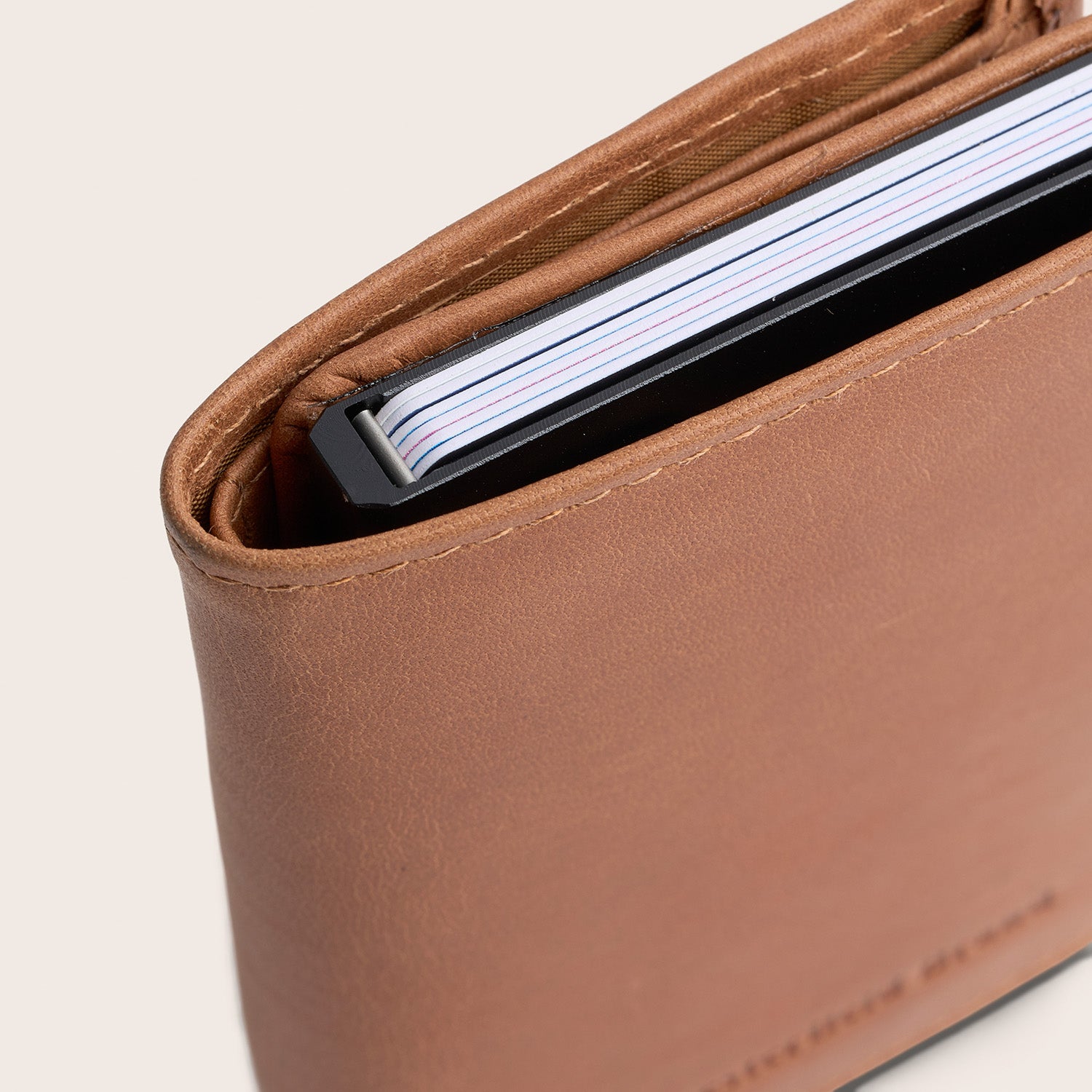 Leather Card Holder Cognac Palma, close-up of the top with cards in the card case