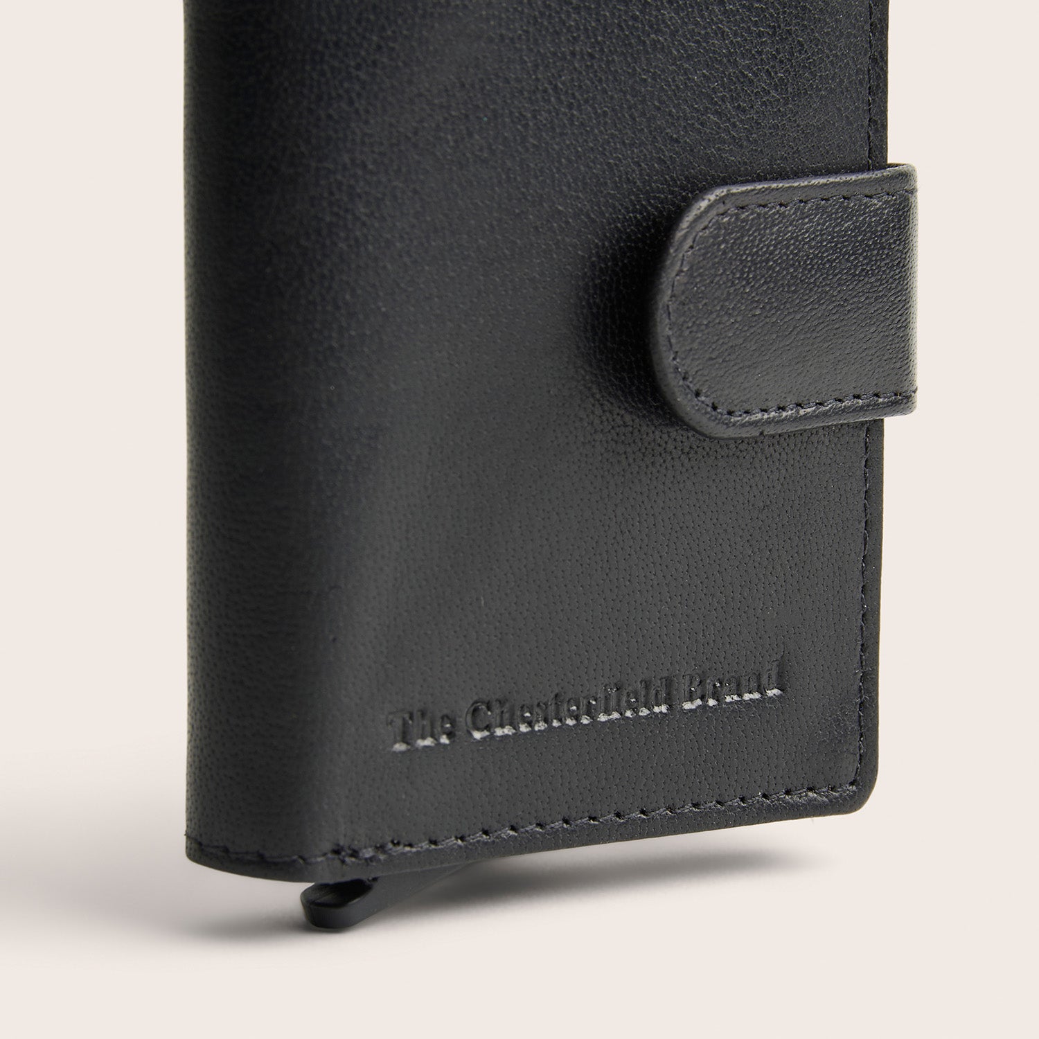 Leather Card Holder Black Prague, close-up of the embossed logo
