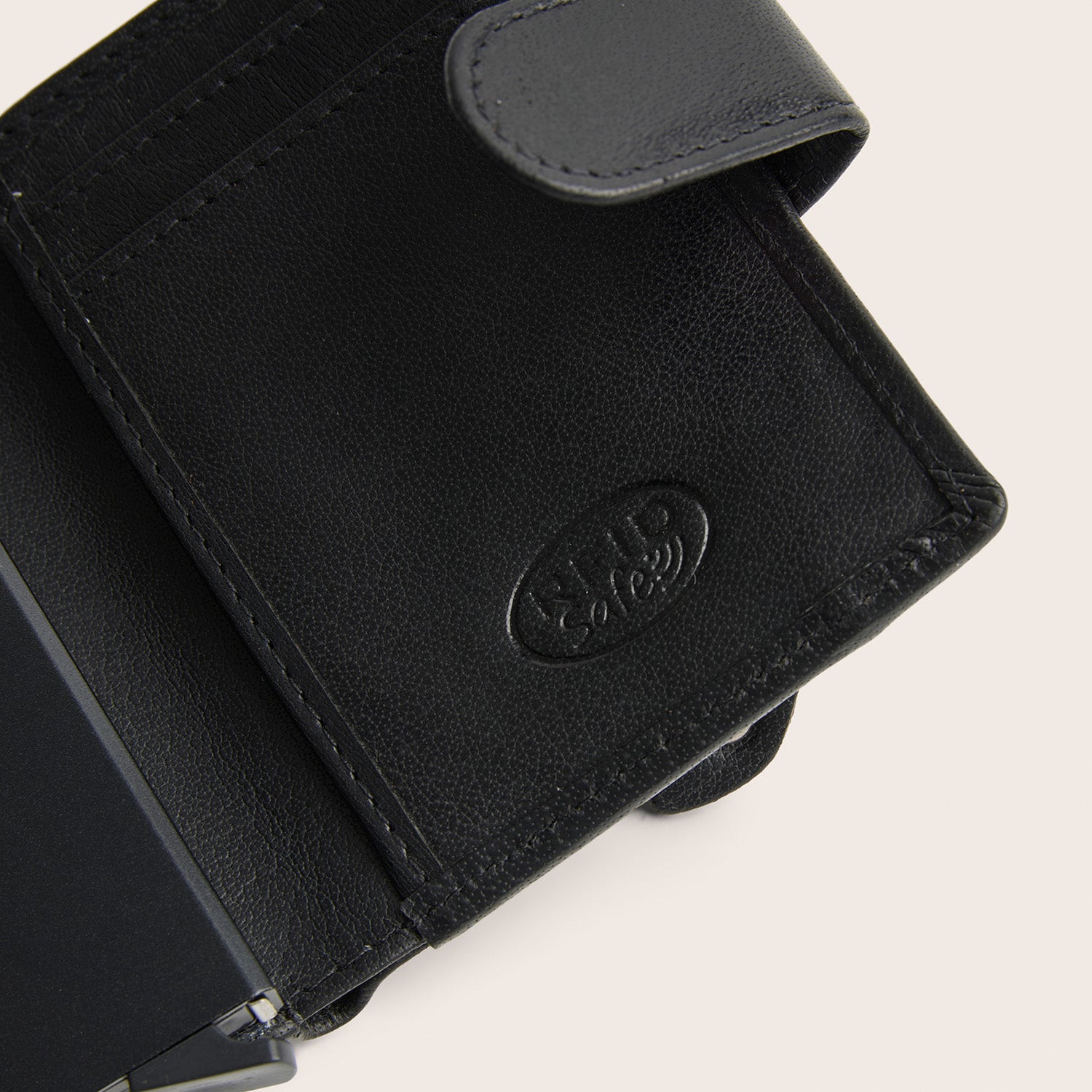 Leather Card Holder Black Prague, close-up of the embossed text 'RFID Safe'