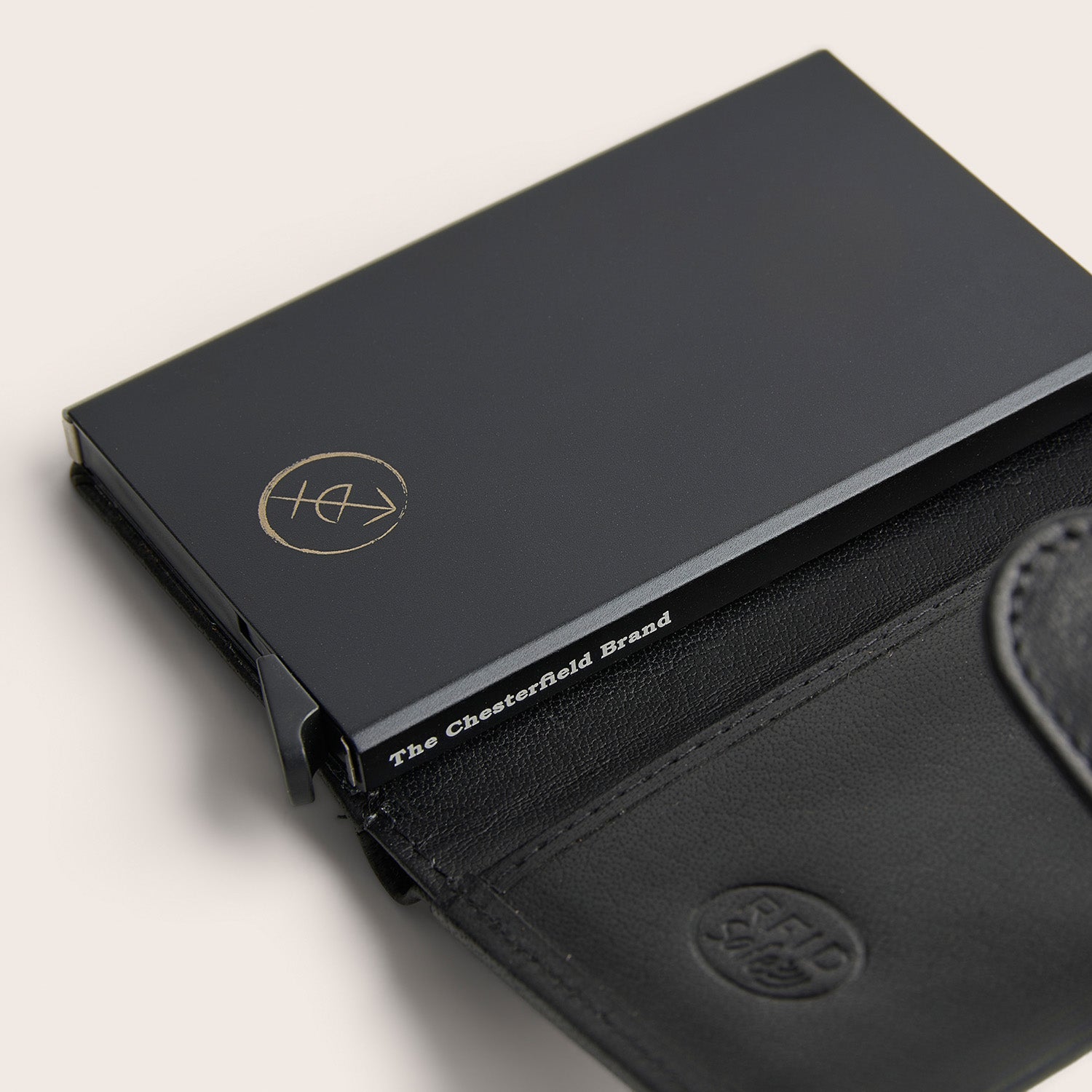 Leather Card Holder Black Prague, close-up of the card case with the text 'The Chesterfield Brand'