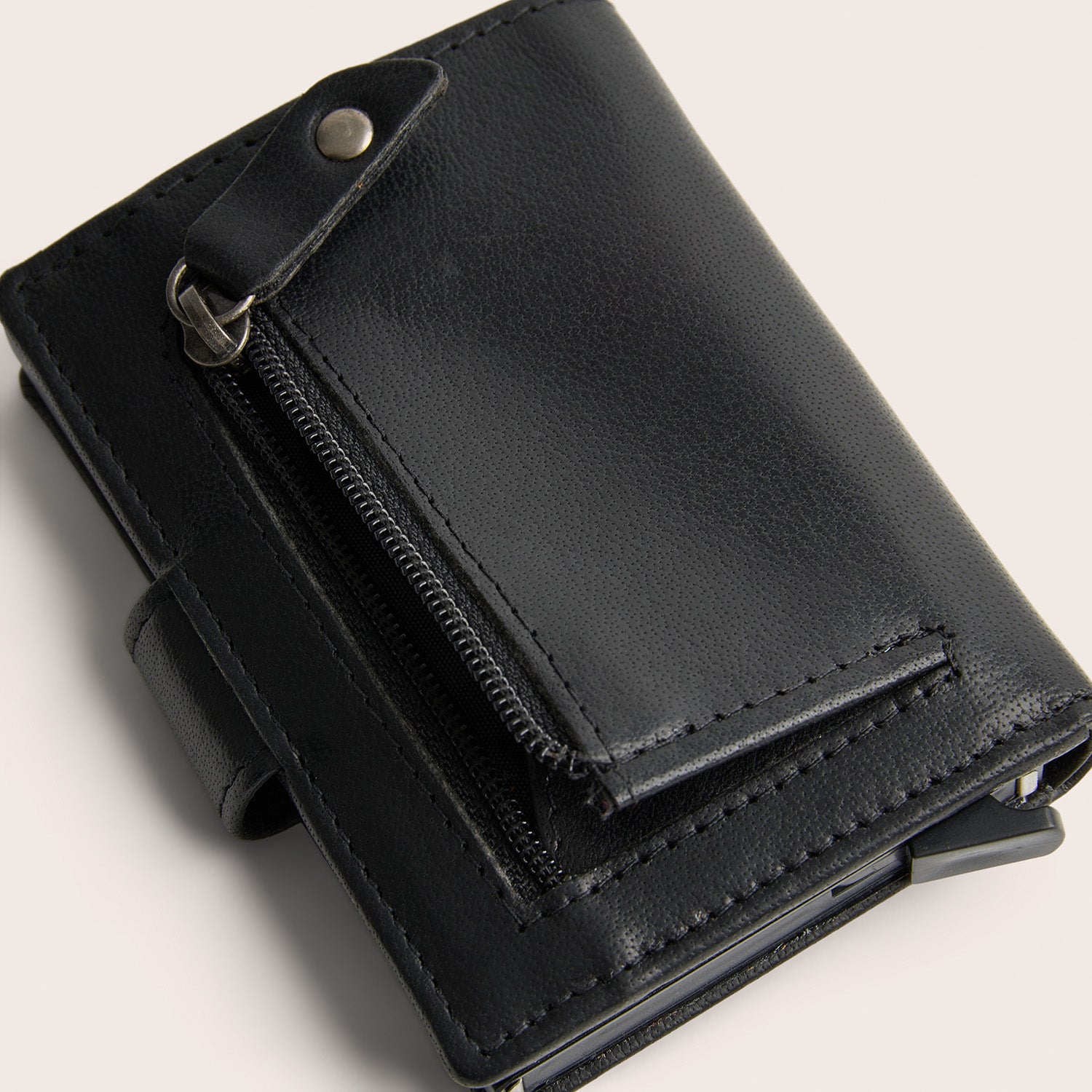 Leather Card Holder Black Prague, close-up of a zip pocket, opened