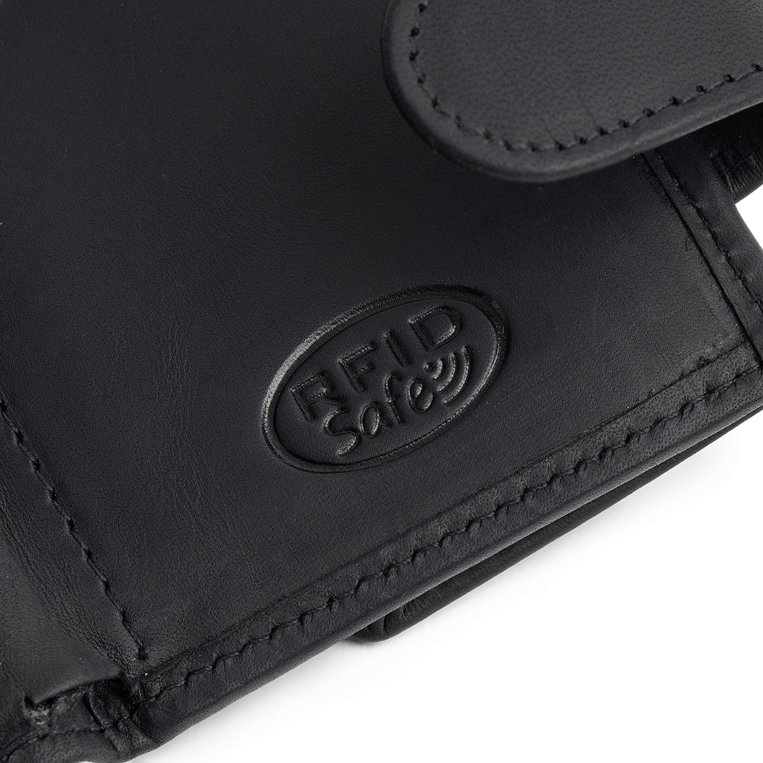 Porte-cartes en Cuir Noir Frankfurt, gros plan sur le logo embossé 'RFID Safe'