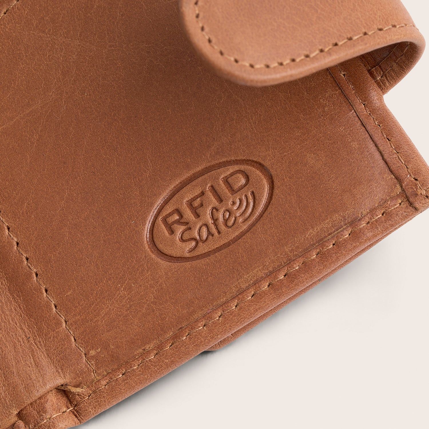 Leather Card Holder Cognac Frankfurt, close-up of the embossed 'RFID Safe' logo