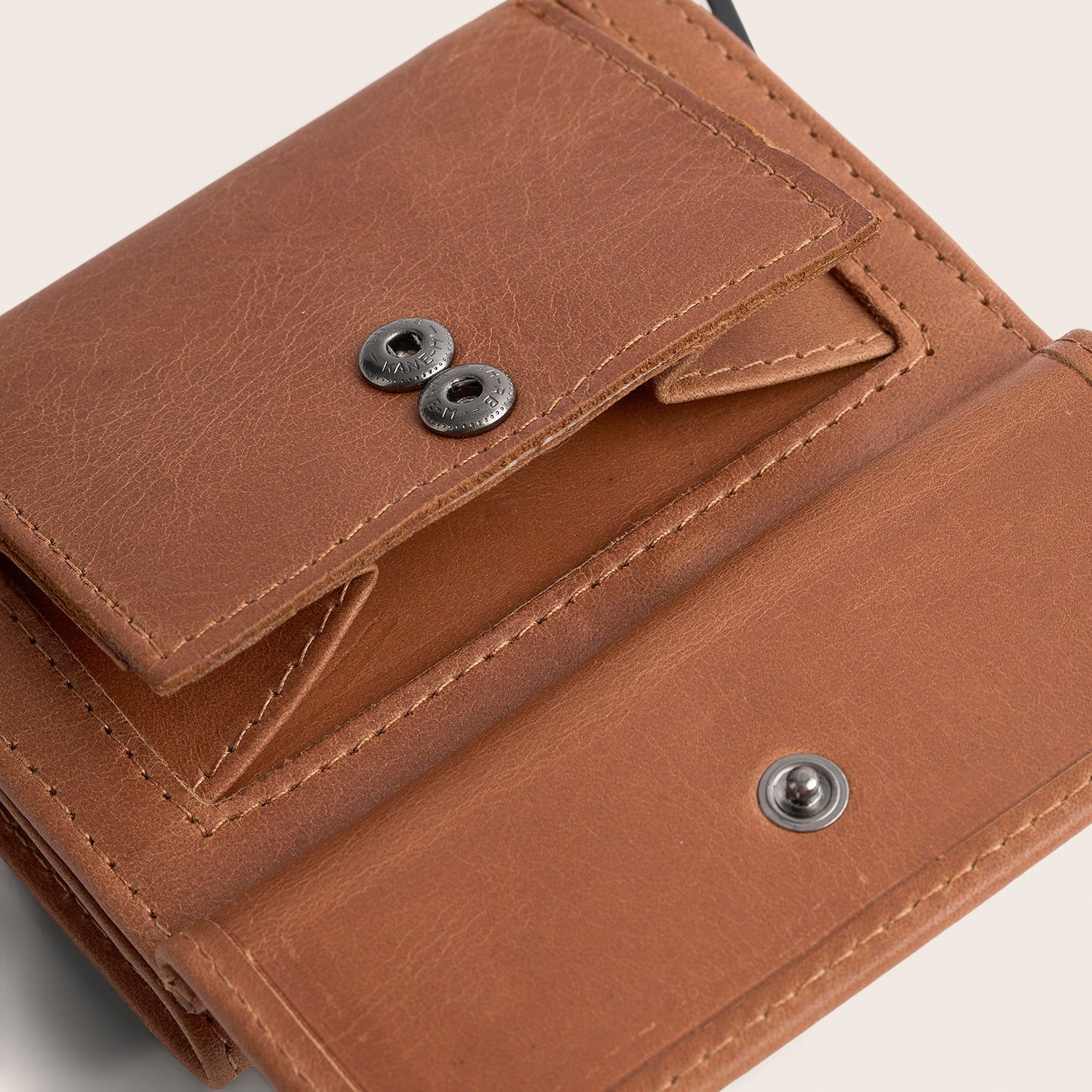 Leather Card Holder Cognac Frankfurt, close-up of the snap button, opened