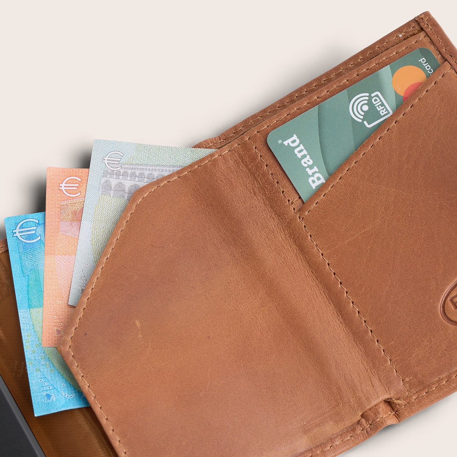 Leather Card Holder Cognac Frankfurt, inside view with cards and banknotes