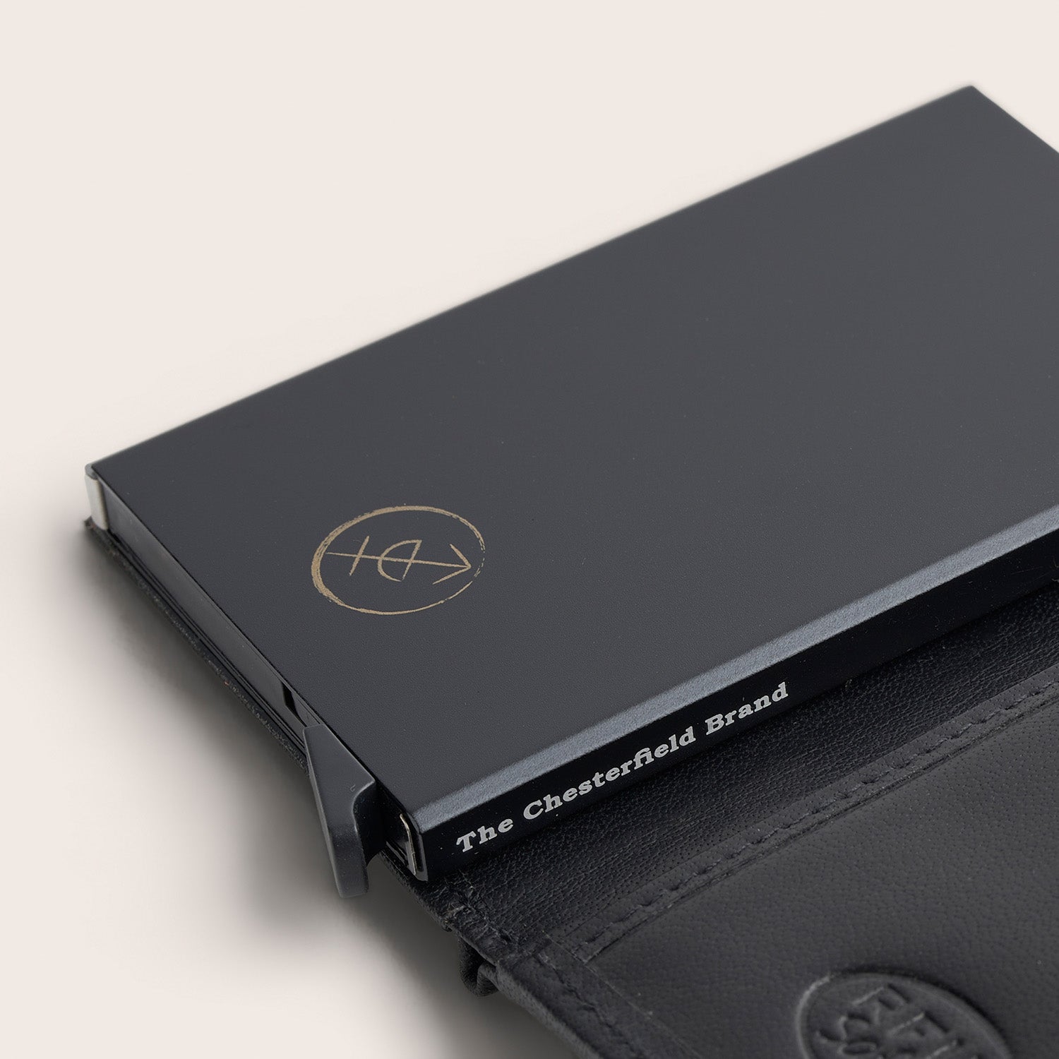 Leather Card Holder Black Hannover, close-up of the card case with 'The Chesterfield Brand' print