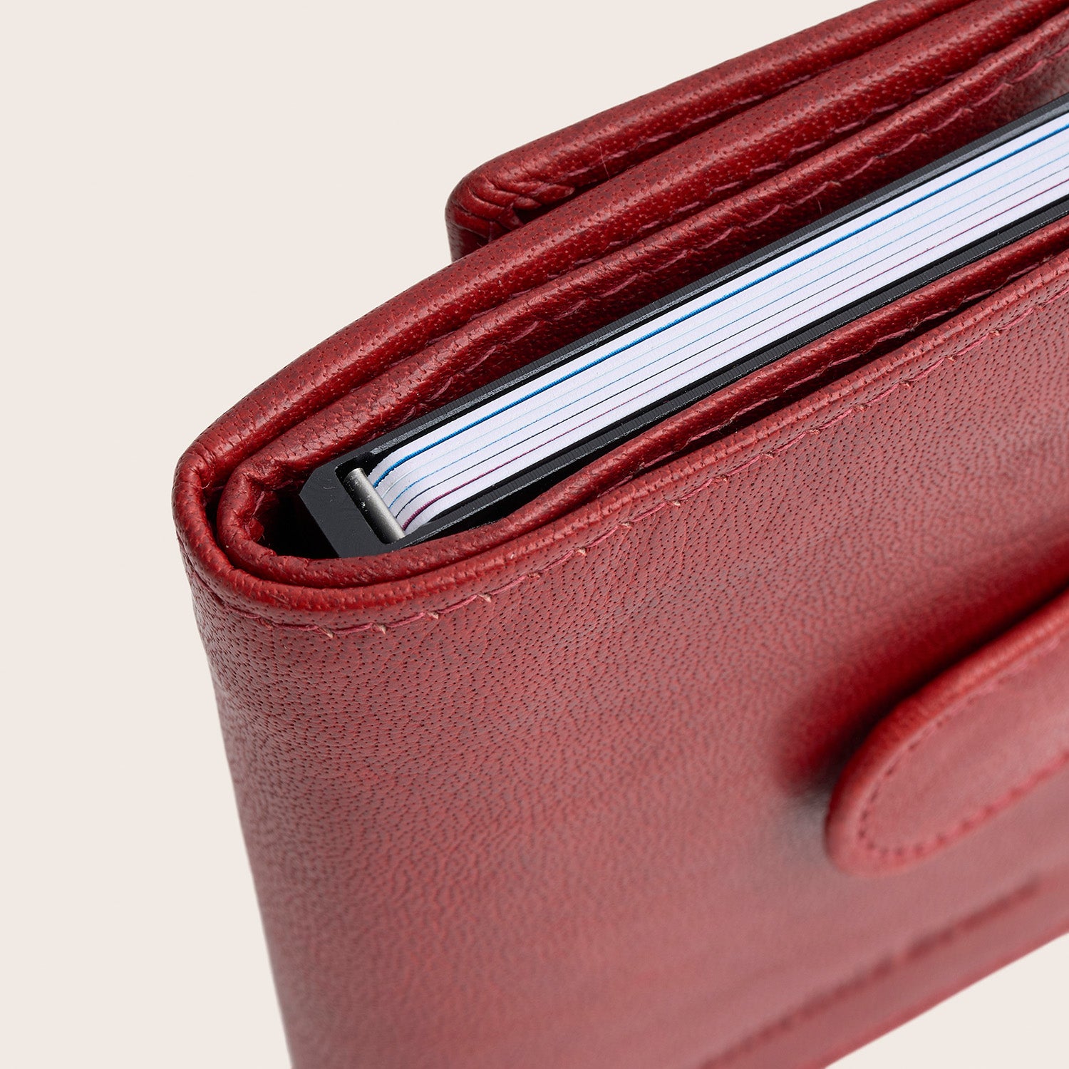 Leather Card Holder Red Hannover, close-up of the cards in the card case