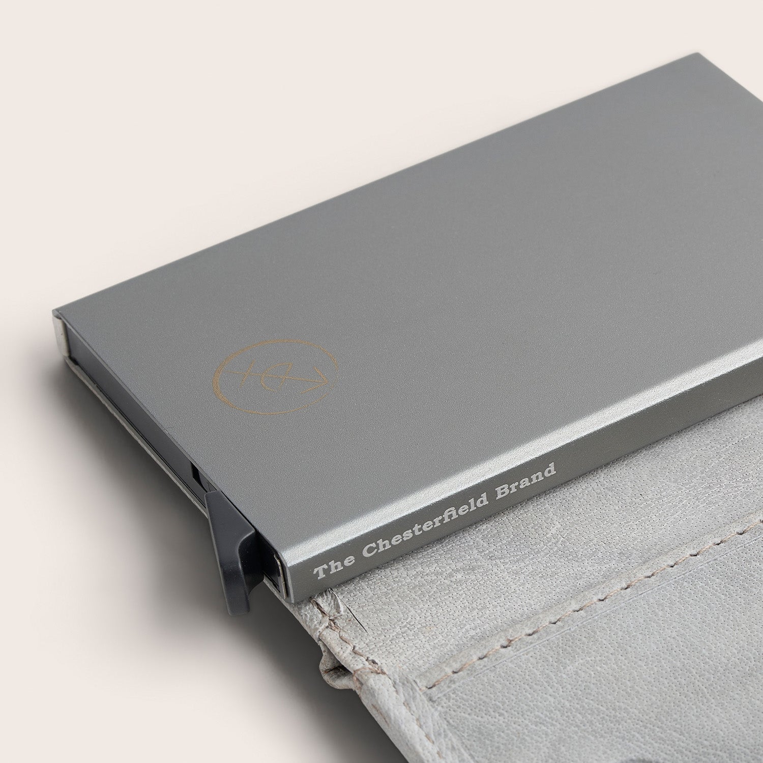 Leather Card Holder Light Grey Hannover, close-up of the card case with 'The Chesterfield Brand' print