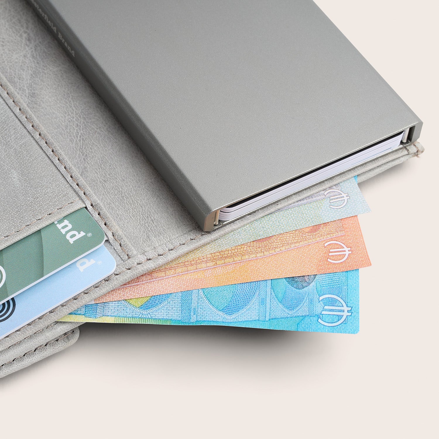Leather Card Holder Light Grey Hannover, inside view, with cards and banknotes