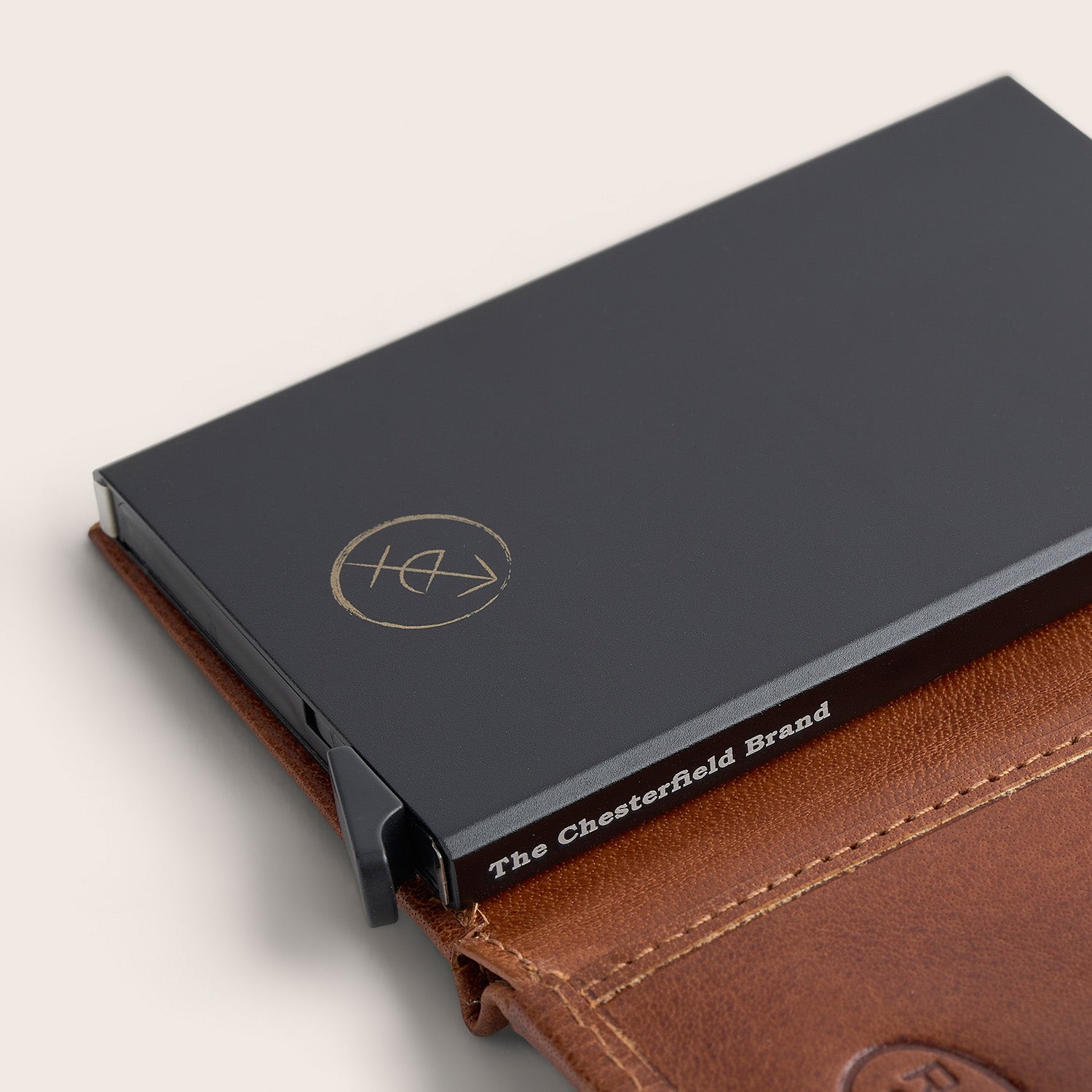 Leather Card Holder Cognac Hannover, close-up of the card case with 'The Chesterfield Brand' print