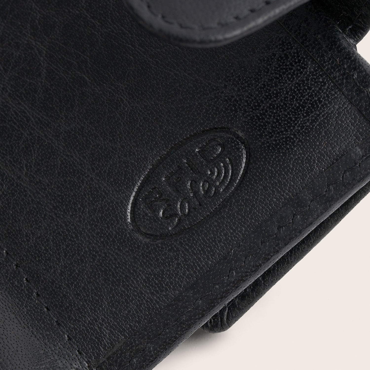 Leather Card Holder Black Mannheim, close-up of the embossed 'RFID Safe' logo