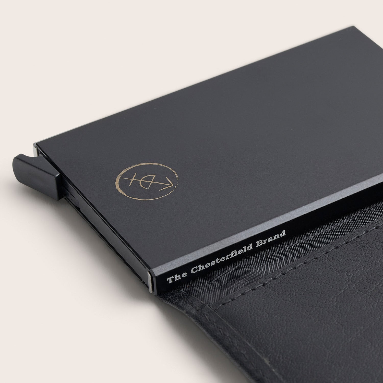 Leather Card Holder Black Mannheim, close-up of the card case with 'The Chesterfield Brand'