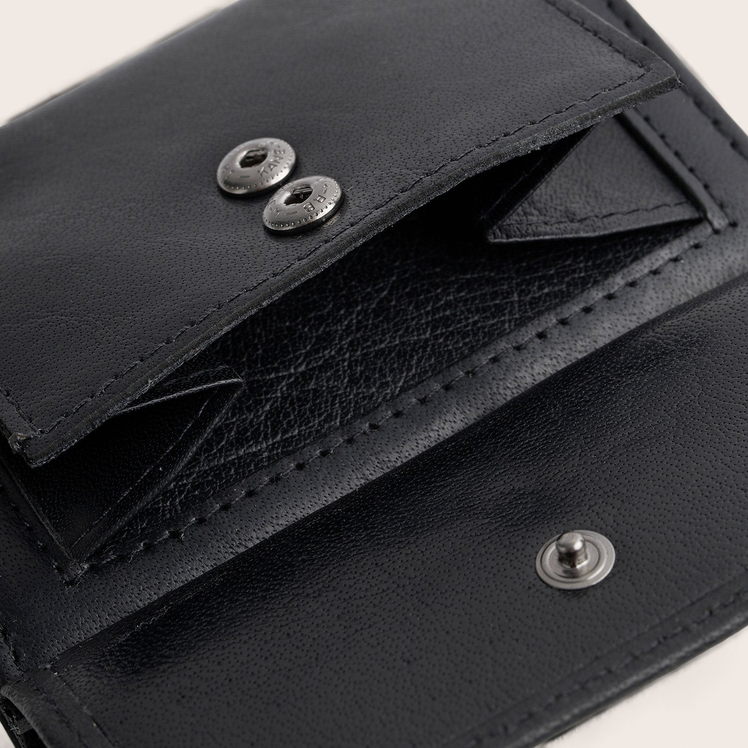 Leather Card Holder Black Mannheim, close-up of the coin pocket, opened