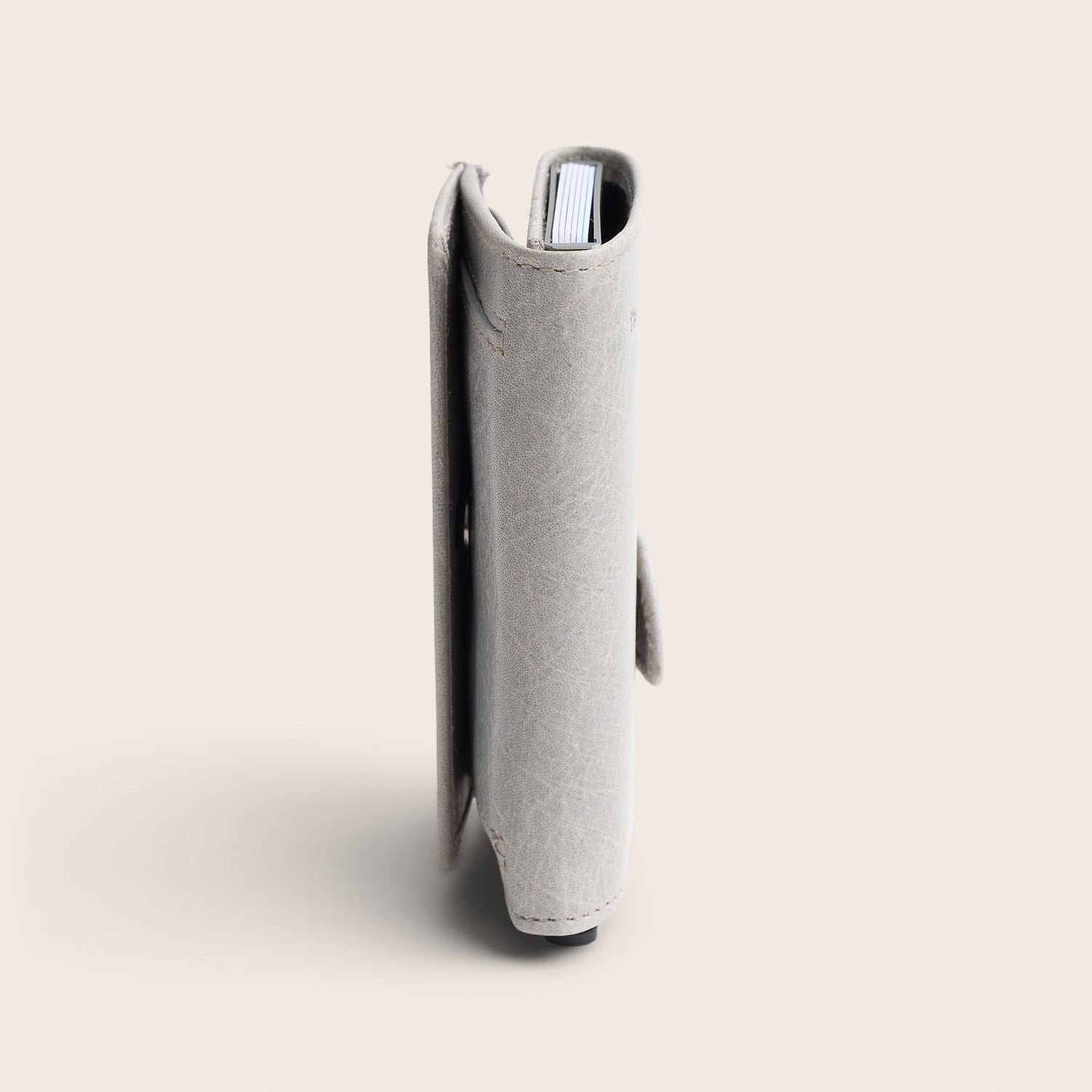 Leather Card Holder Light Grey Mannheim, side view