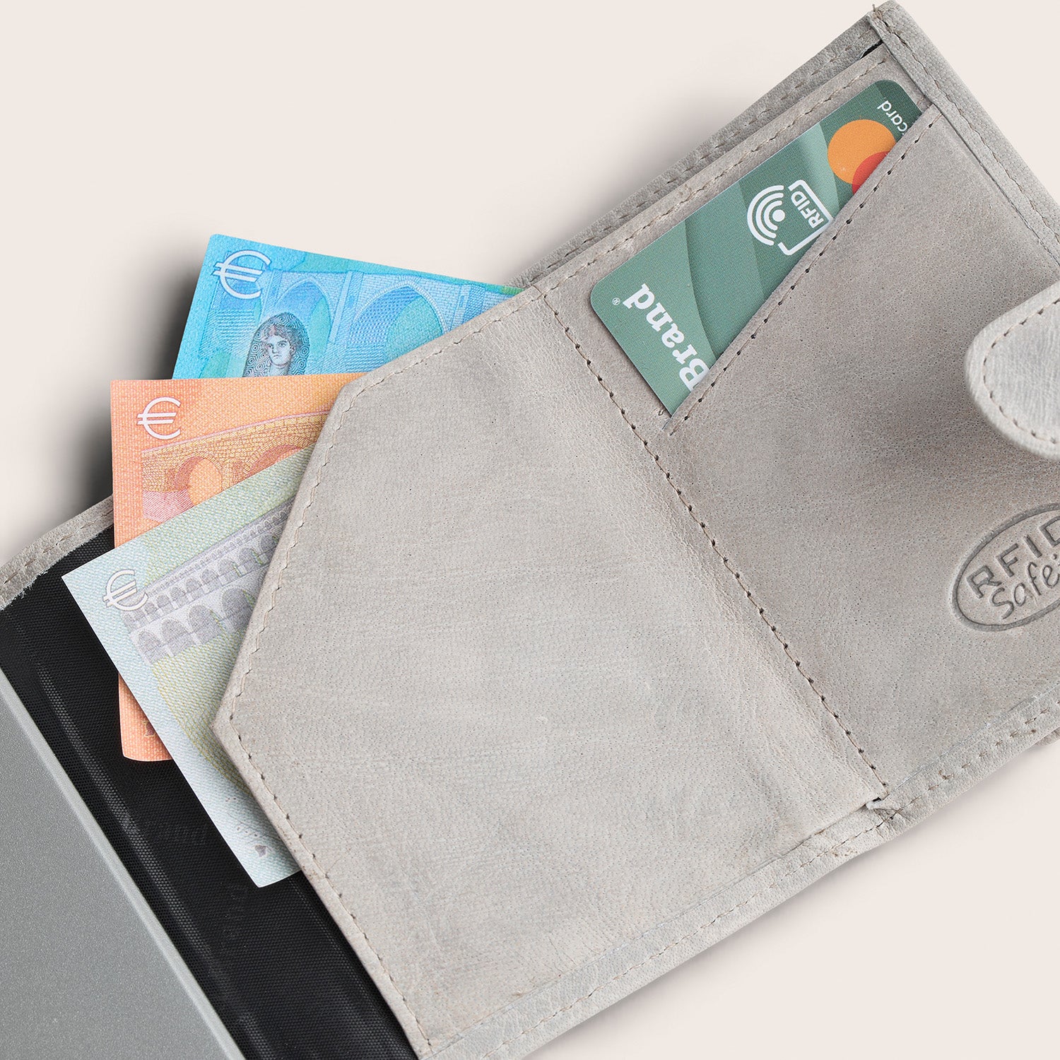 Leather Card Holder Light Grey Mannheim, close-up of the inside with cards and banknotes