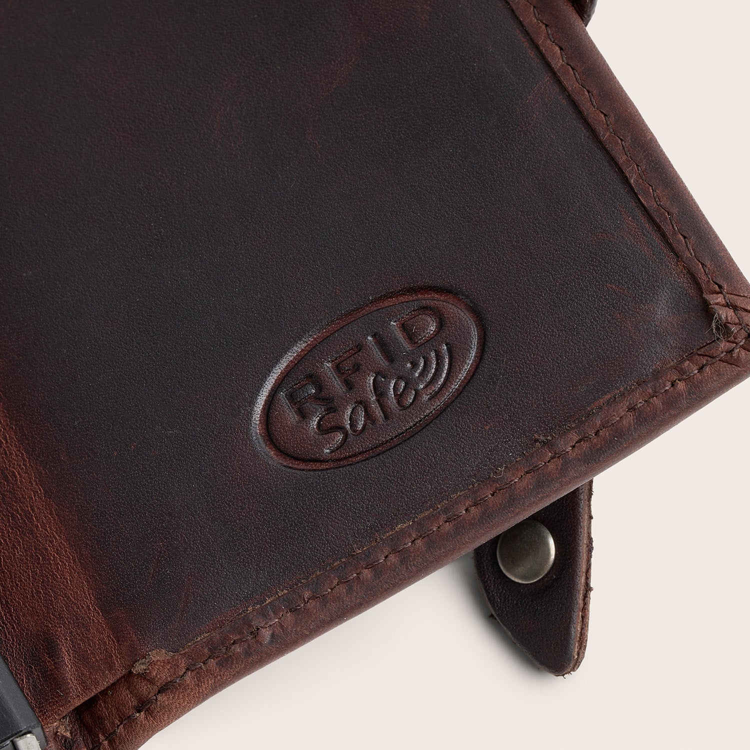 Leather Card Holder Brown Lagos, close-up of the embossed 'RFID Safe' logo inside