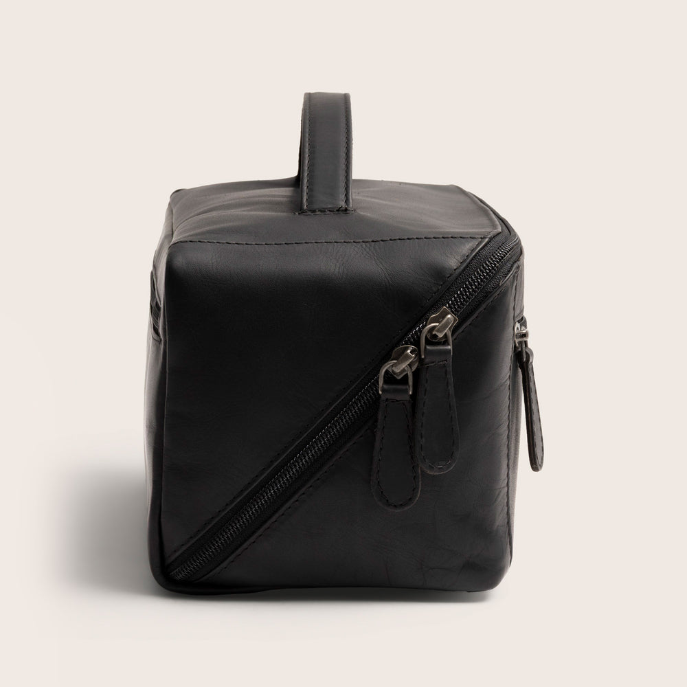 Trousse de Toilette en Cuir Noir Elmia, vue de côté