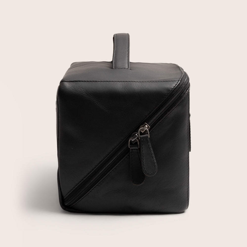 Trousse de Toilette en Cuir Noir Trevia, vue de côté