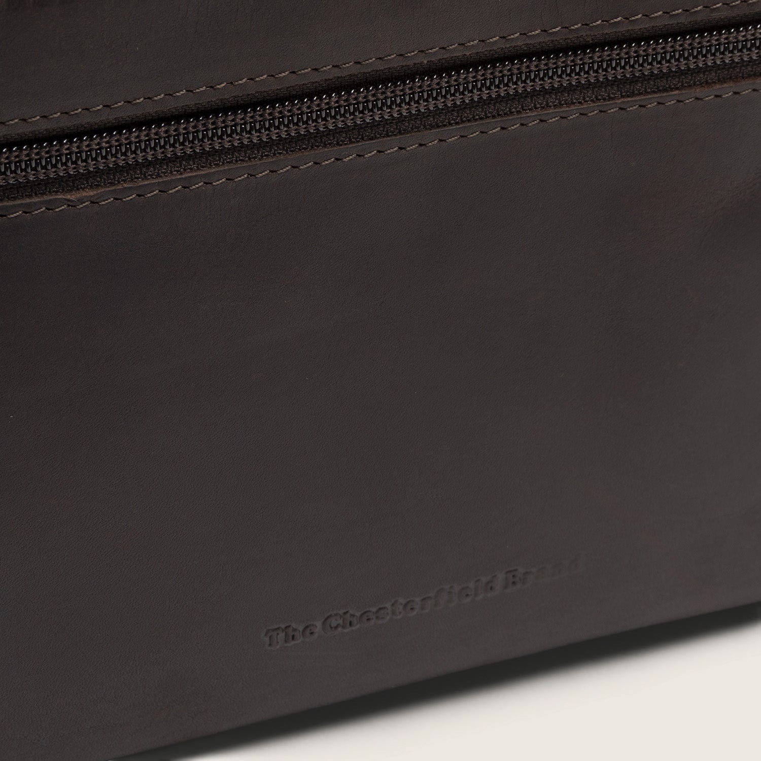 Leather Toiletry Bag Brown Trevia, close-up of the embossed logo