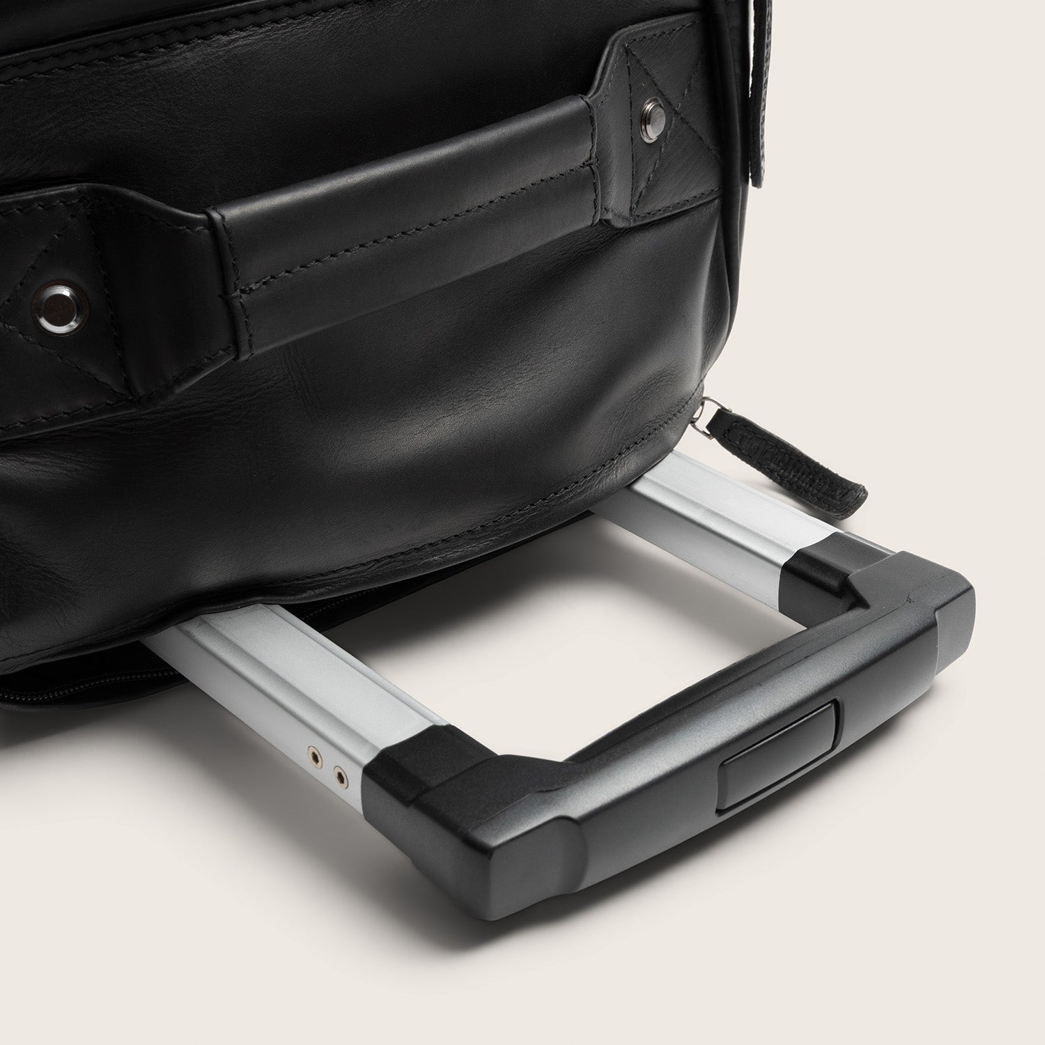 Leather Weekender Trolley Black Jayven, close-up of the extended trolley handle