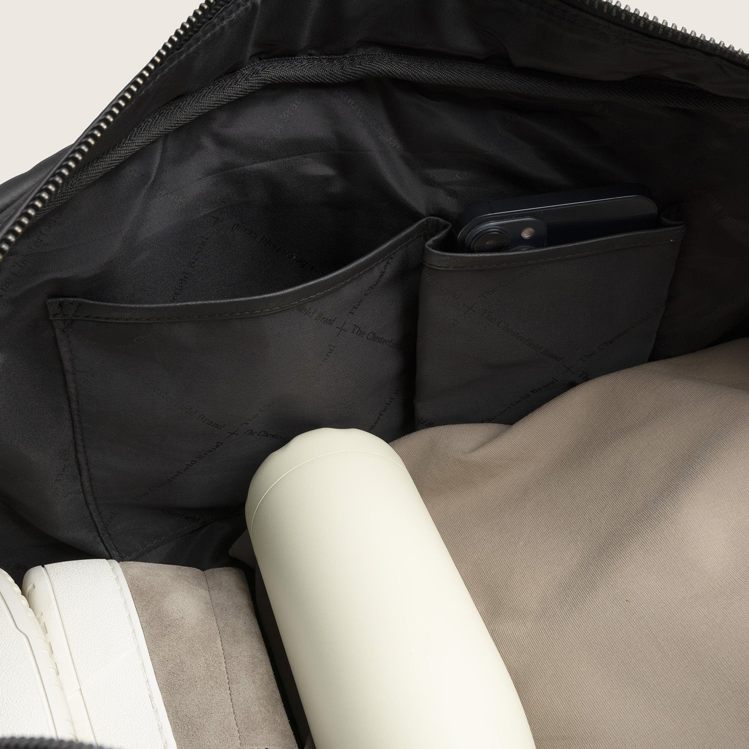 Sac Week-end en Cuir Noir Perth, vue intérieure avec poches plaquées