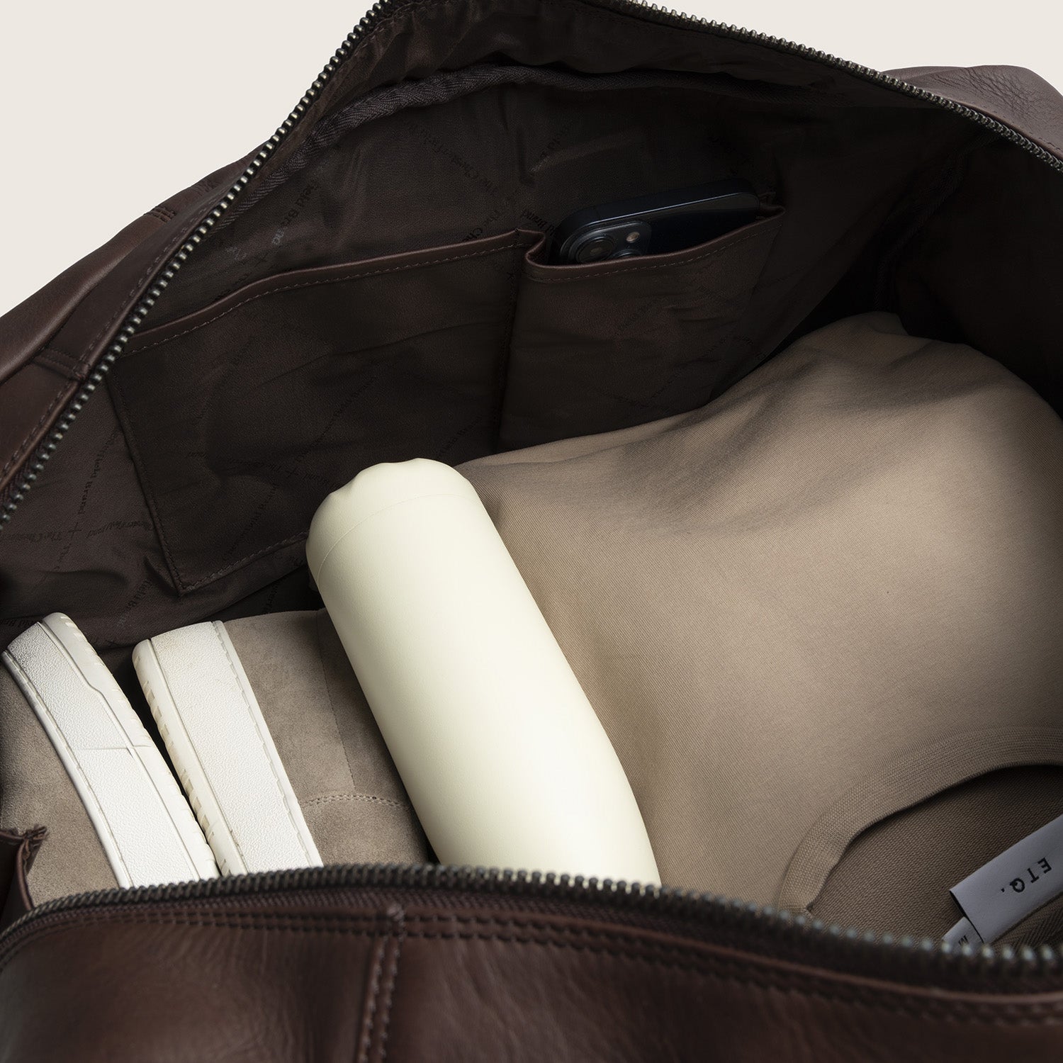 Leather Weekender Bag Brown Perth, inside view with slip pockets