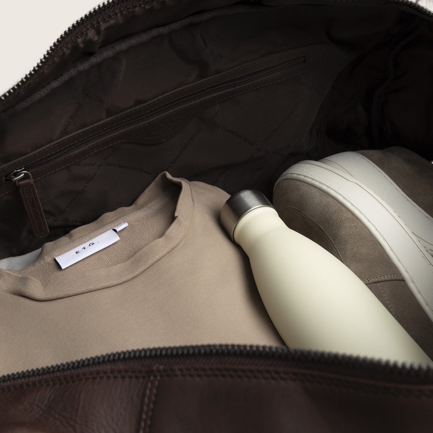 Leather Weekender Bag Brown Perth, inside view with a zip pocket