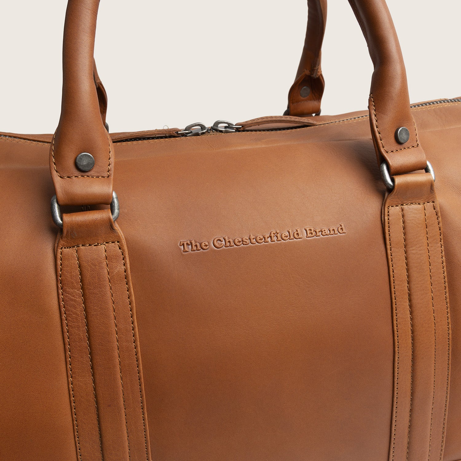 Leather Weekender Bag Cognac Melbourne, close-up of the embossed logo 'The Chesterfield Brand'