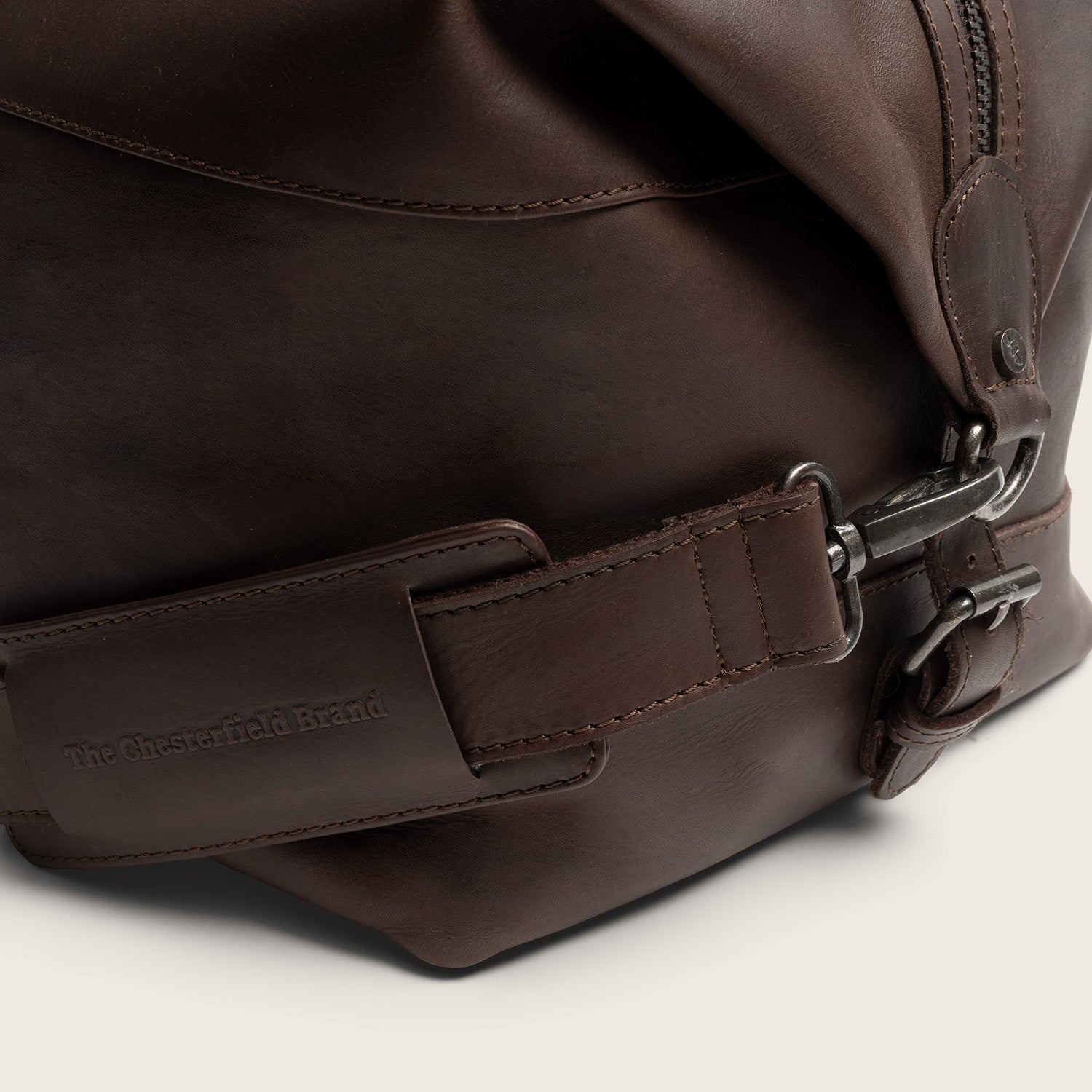 Leather Weekender Bag Brown Portsmouth II, close-up of the shoulder strap
