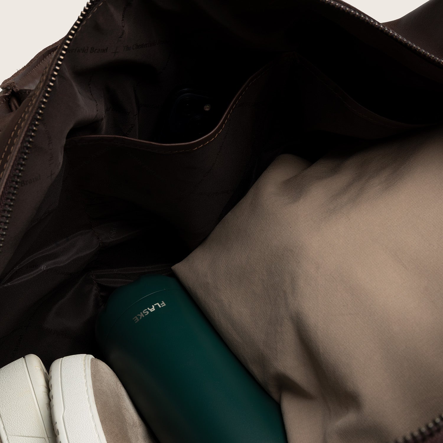 Leather Weekender Bag Brown Portsmouth II, inside view with slip pockets