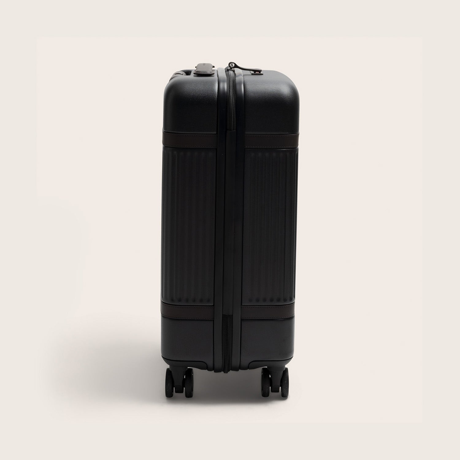Valise Cabine Noir Onyx Zuna, vue de côté
