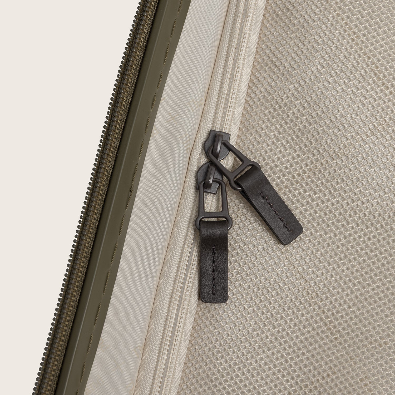 Handgepäck Reisekoffer Vortasche Shadow Olive Zuna