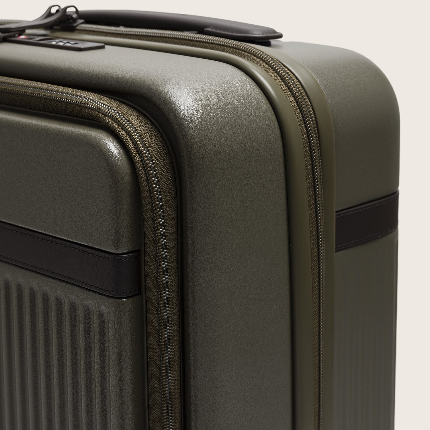 Handgepäck Reisekoffer Vortasche Shadow Olive Zuna