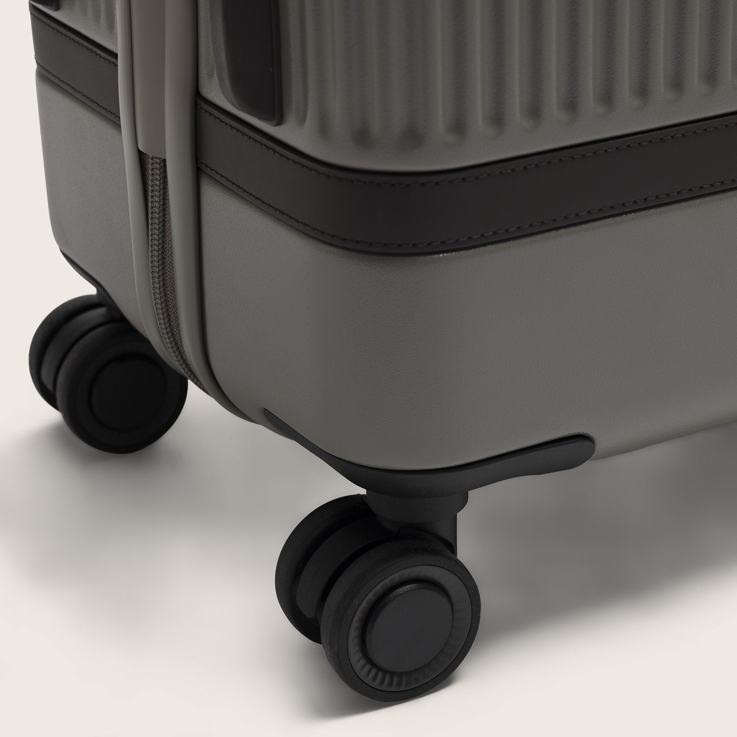 Medium Suitcase Stone Taupe Zuna