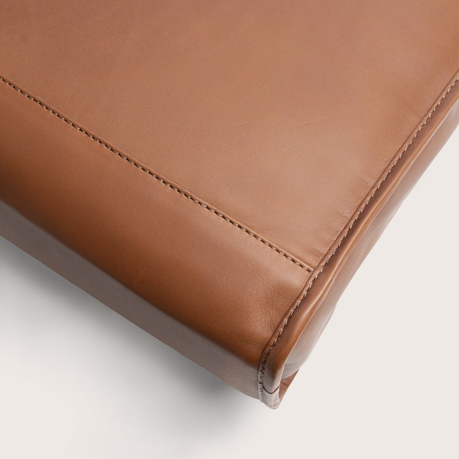 Leder Shopper Cognac Manly, Nahaufnahme des Leders