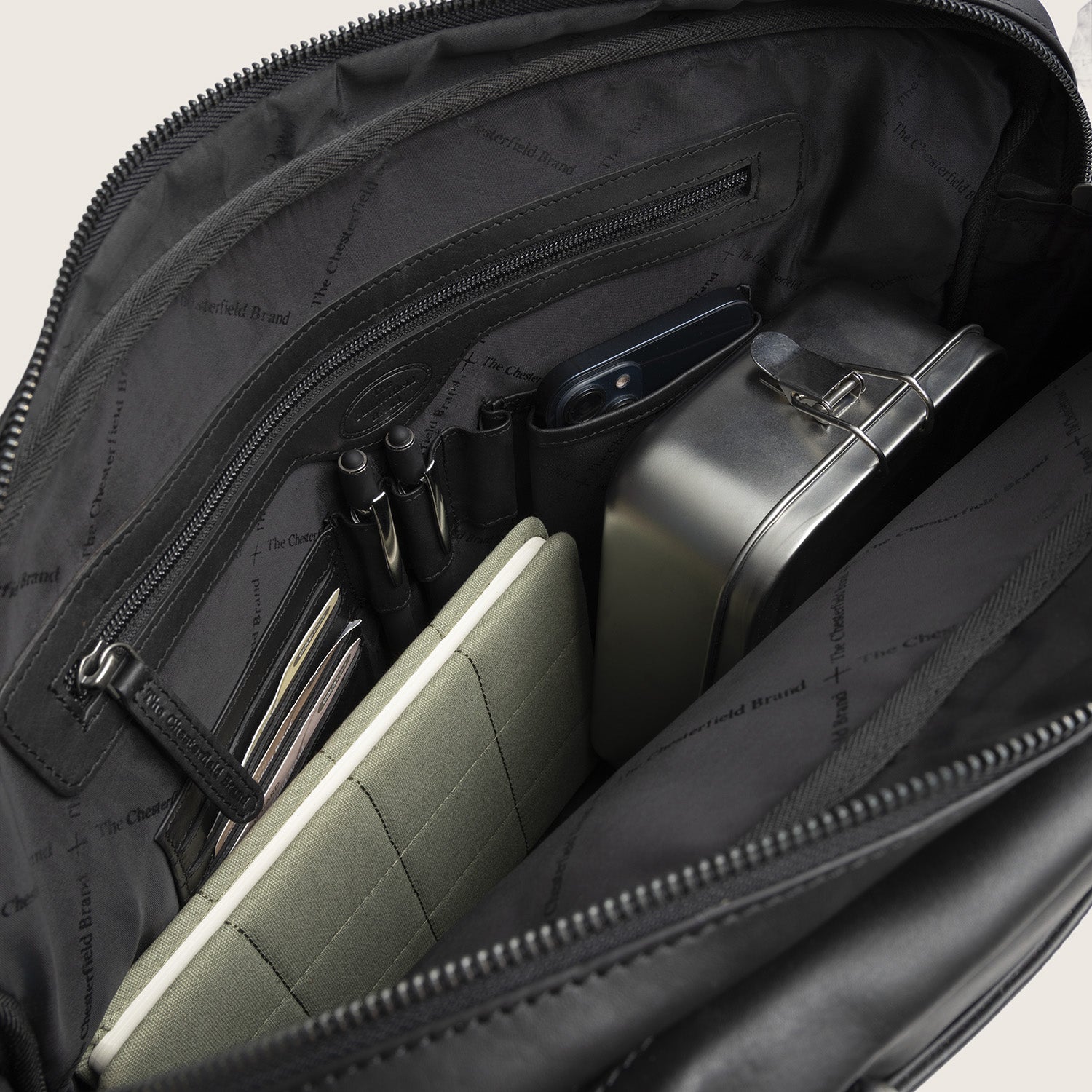 Leren Laptoptas Zwart Boston, binnenkant met ritsvak, pasjesvakken, penhouders en telefoonvak