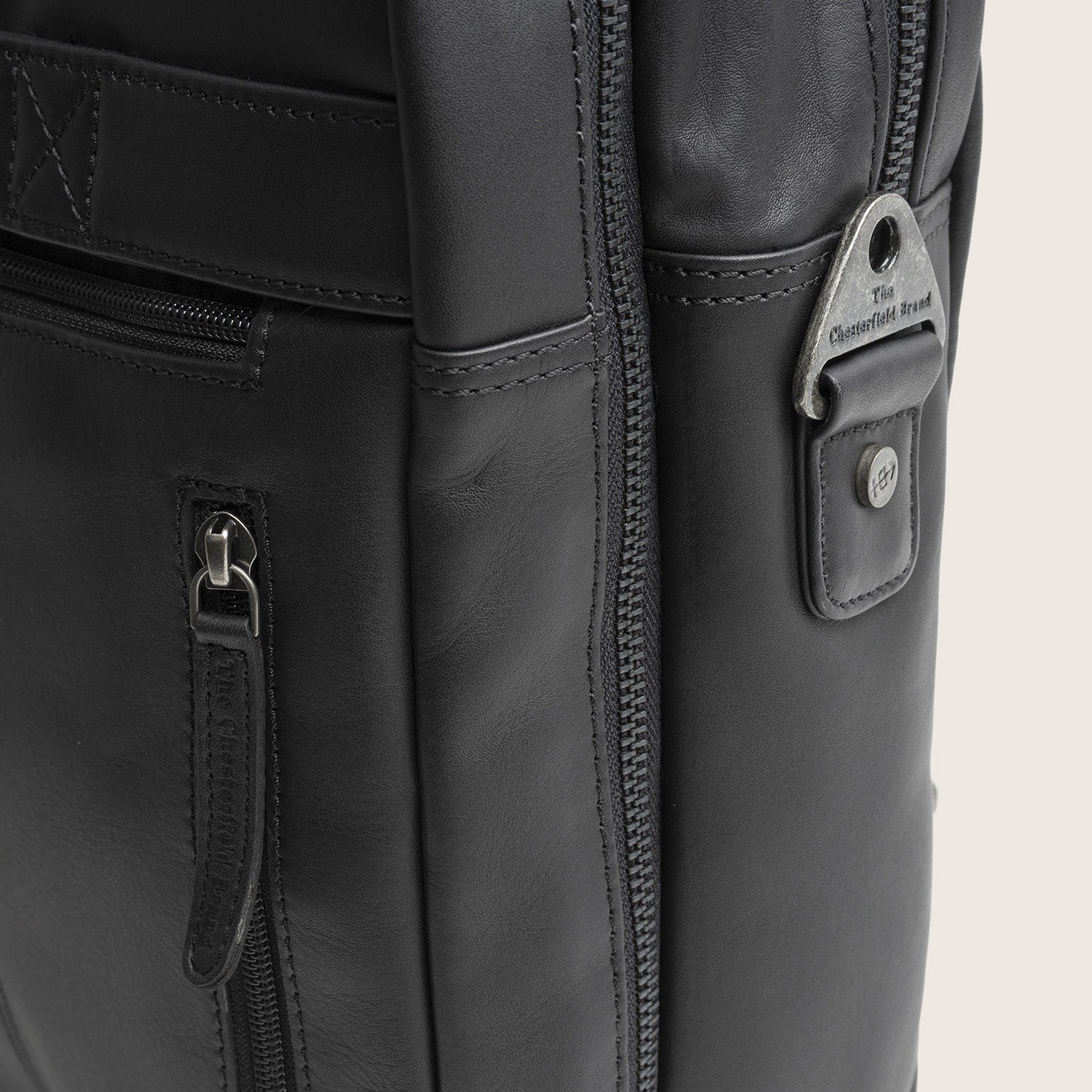 Leren Laptoptas Zwart Boston, close-up van een ritsvak